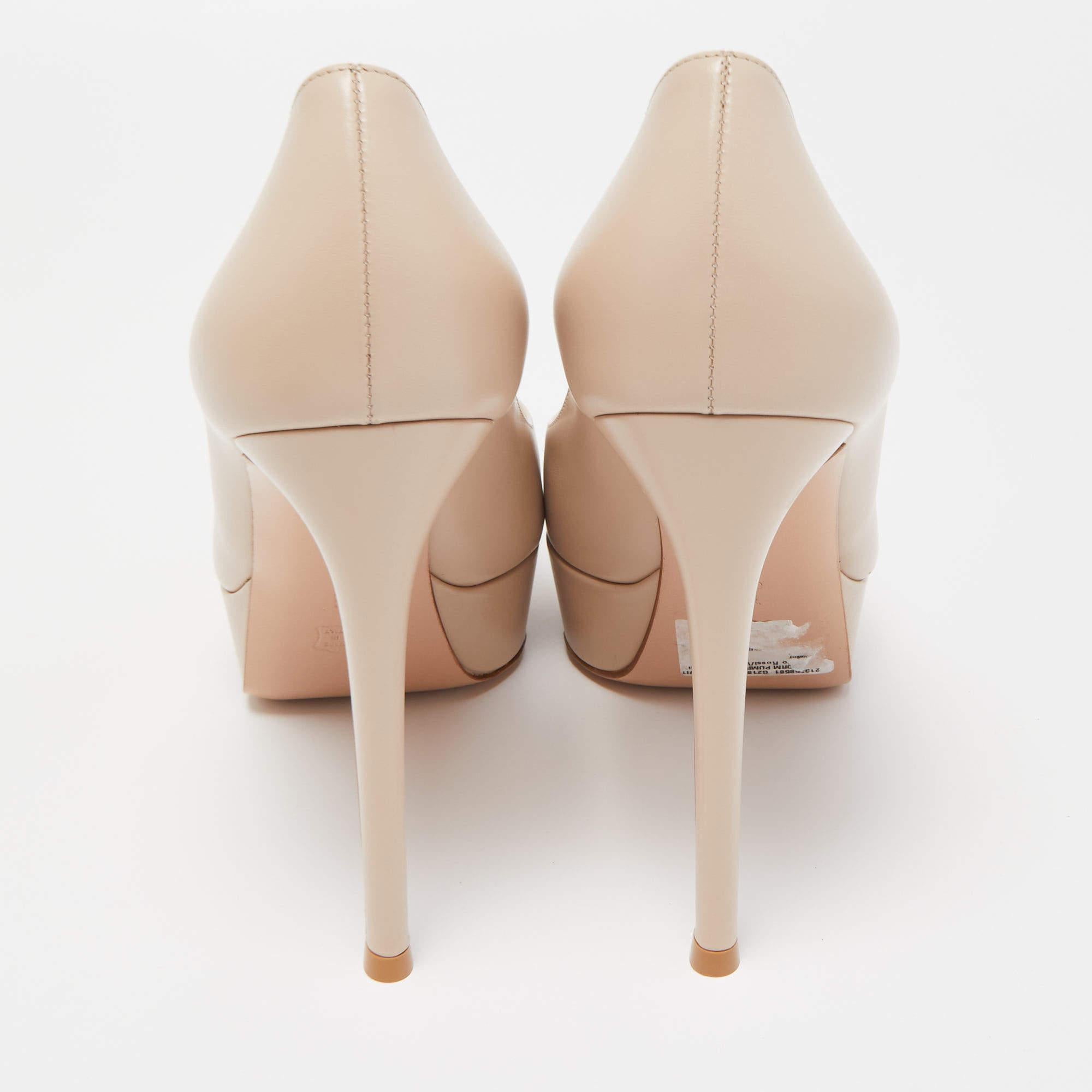 Gianvito Rossi Light Pink Leather Platform Pointed Toe Pumps Size 41 In Excellent Condition For Sale In Dubai, Al Qouz 2