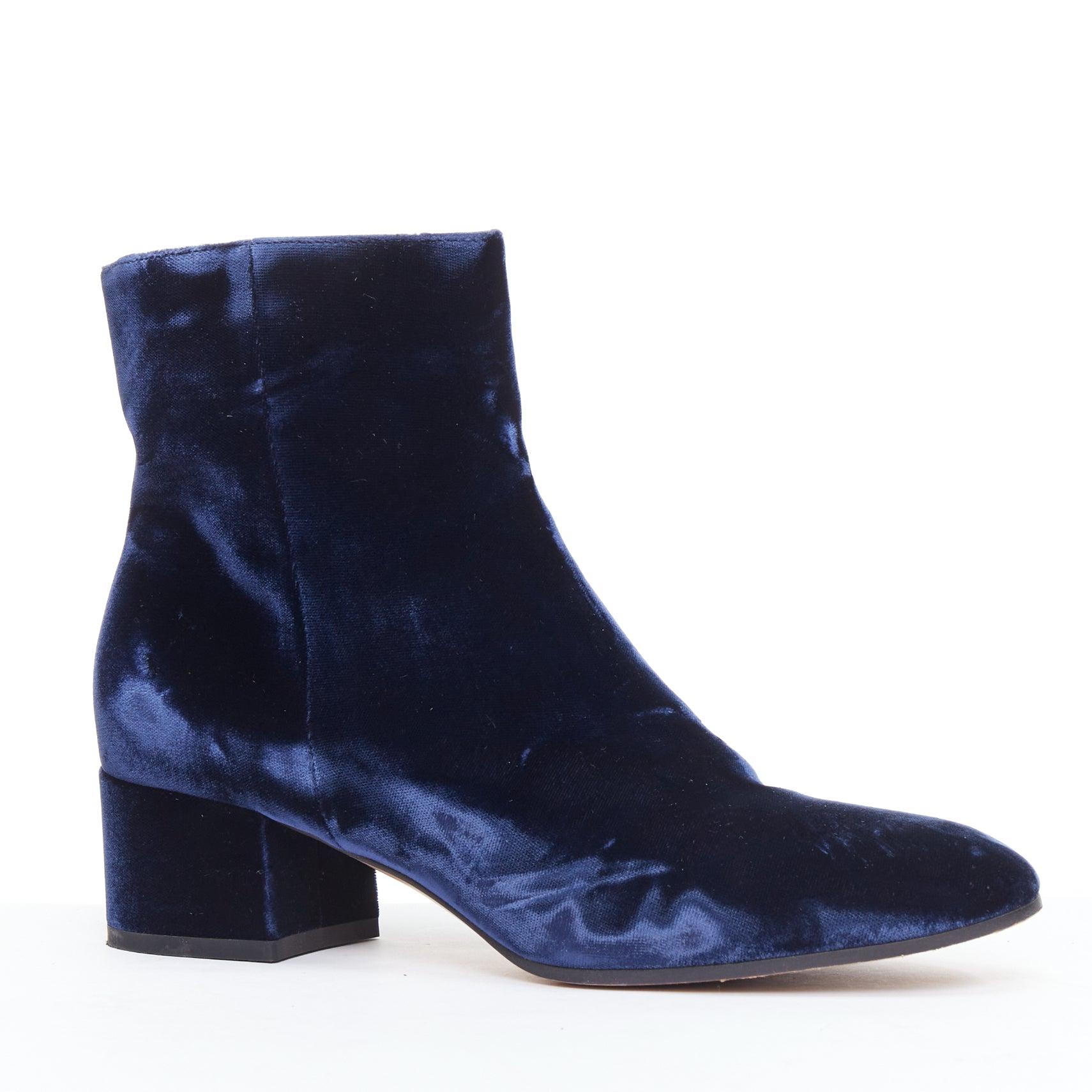 GIANVITO ROSSI Margaux navy velvet minimal zip ankle boots EU37.5
Reference: ECLO/A00135
Brand: Gianvito Rossi
Model: Margaux
Material: Velour
Color: Blue
Pattern: Solid
Closure: Zip
Lining: Nude Leather
Extra Details: Inside zip.
Made in: