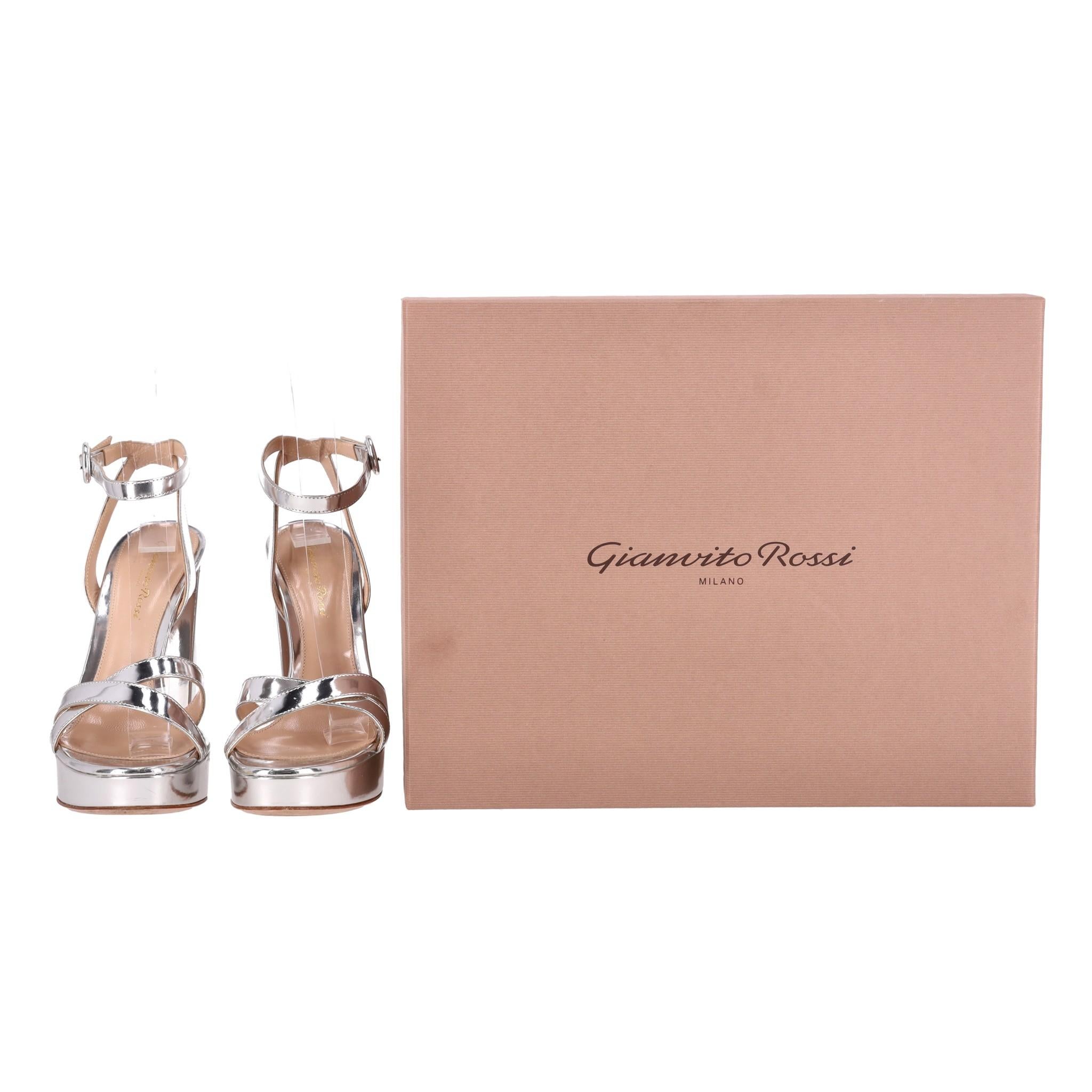 Gianvito Rossi Sandalias de plataforma de charol metalizado

Sandalias de plataforma 