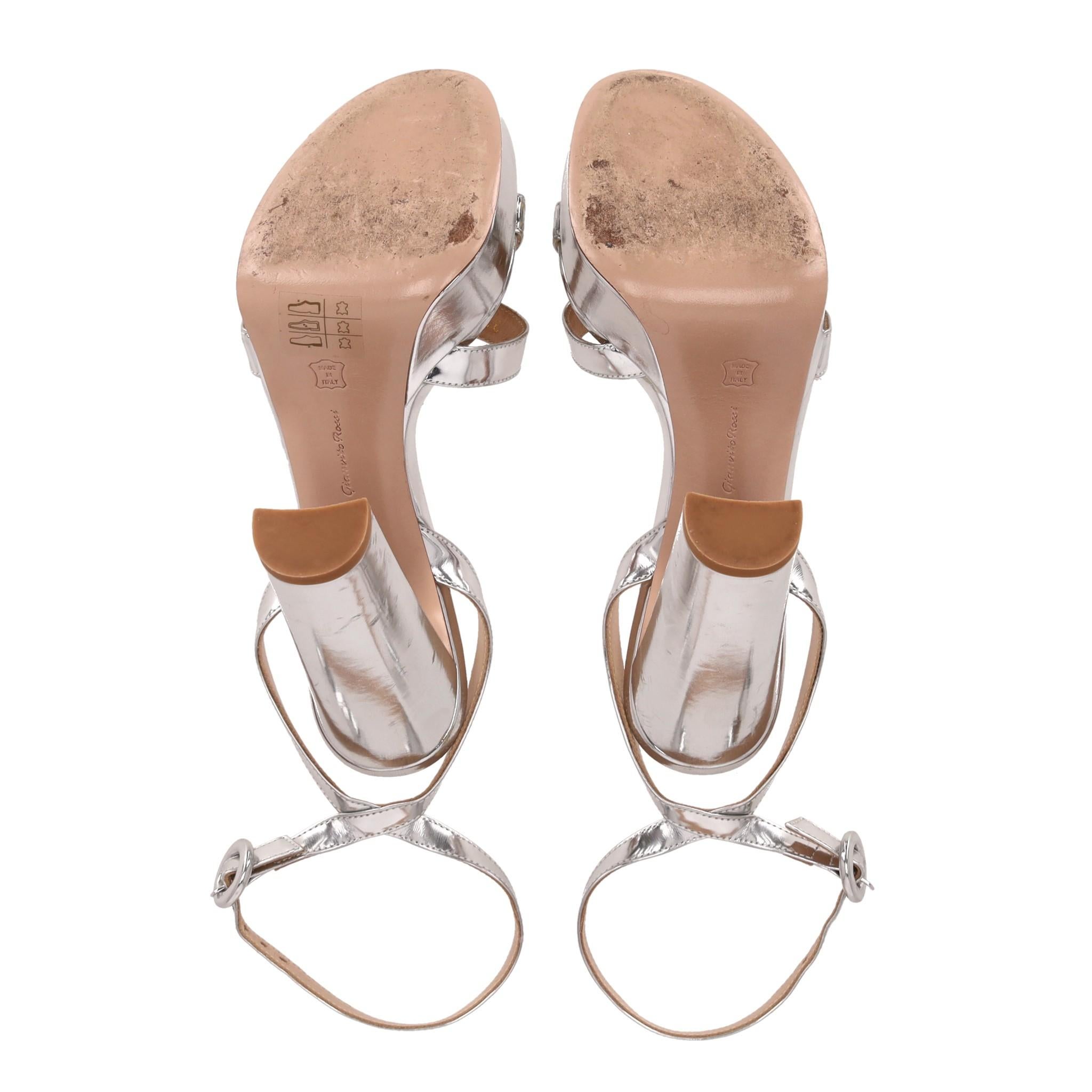 Gianvito Rossi Sandalias de plataforma de charol metalizado en venta 1
