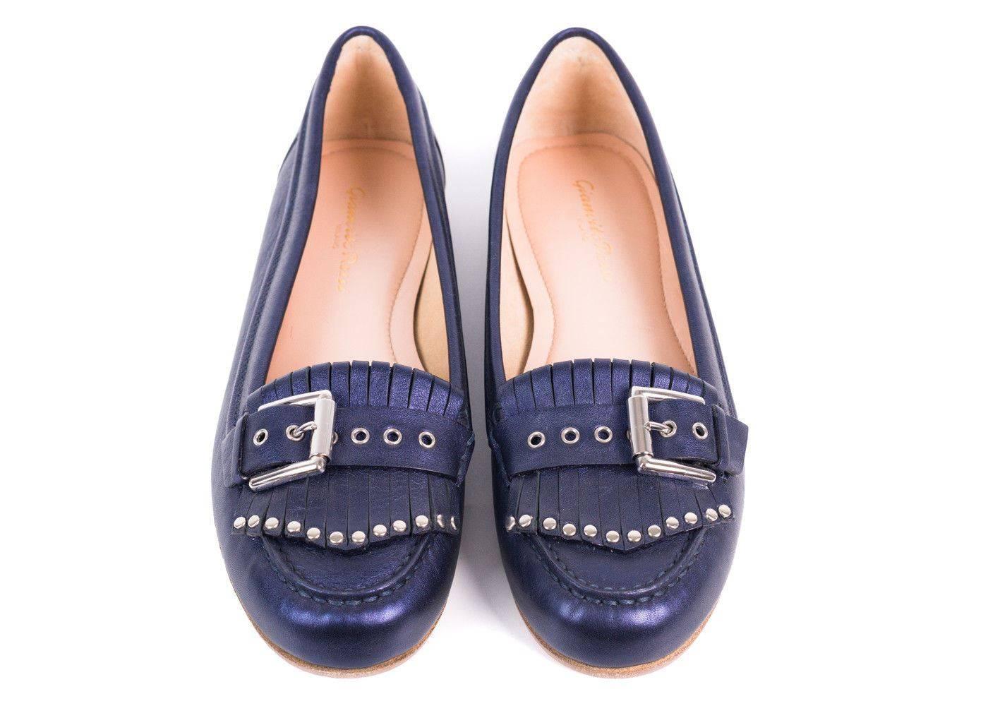 Brand New Gianvito Rossi Buckle Loafers
Original Box Included
Retails In-Store & Online for $675
Size IT37 / US7

Gianvito Rossi continues to bridge Italian glamour and high-end craftsmanship with a modern aesthetic for your everyday wear. The