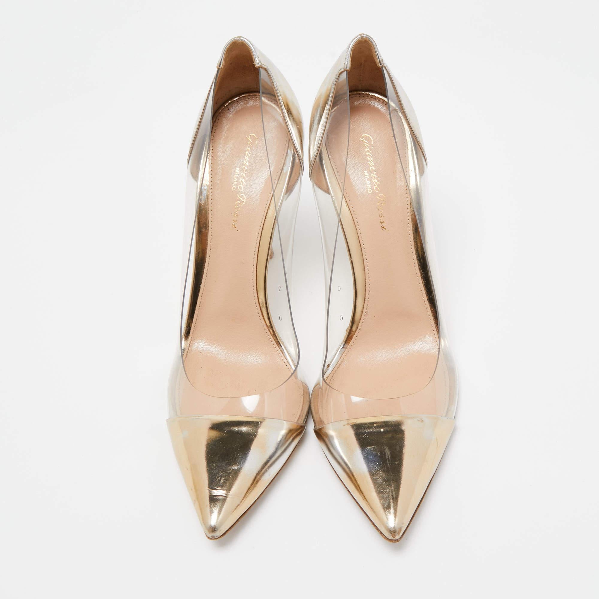 Gianvito Rossi Metallic Gold Foil Leather & PVC Plexi Pointed Toe Pumps Size 40 In Good Condition For Sale In Dubai, Al Qouz 2