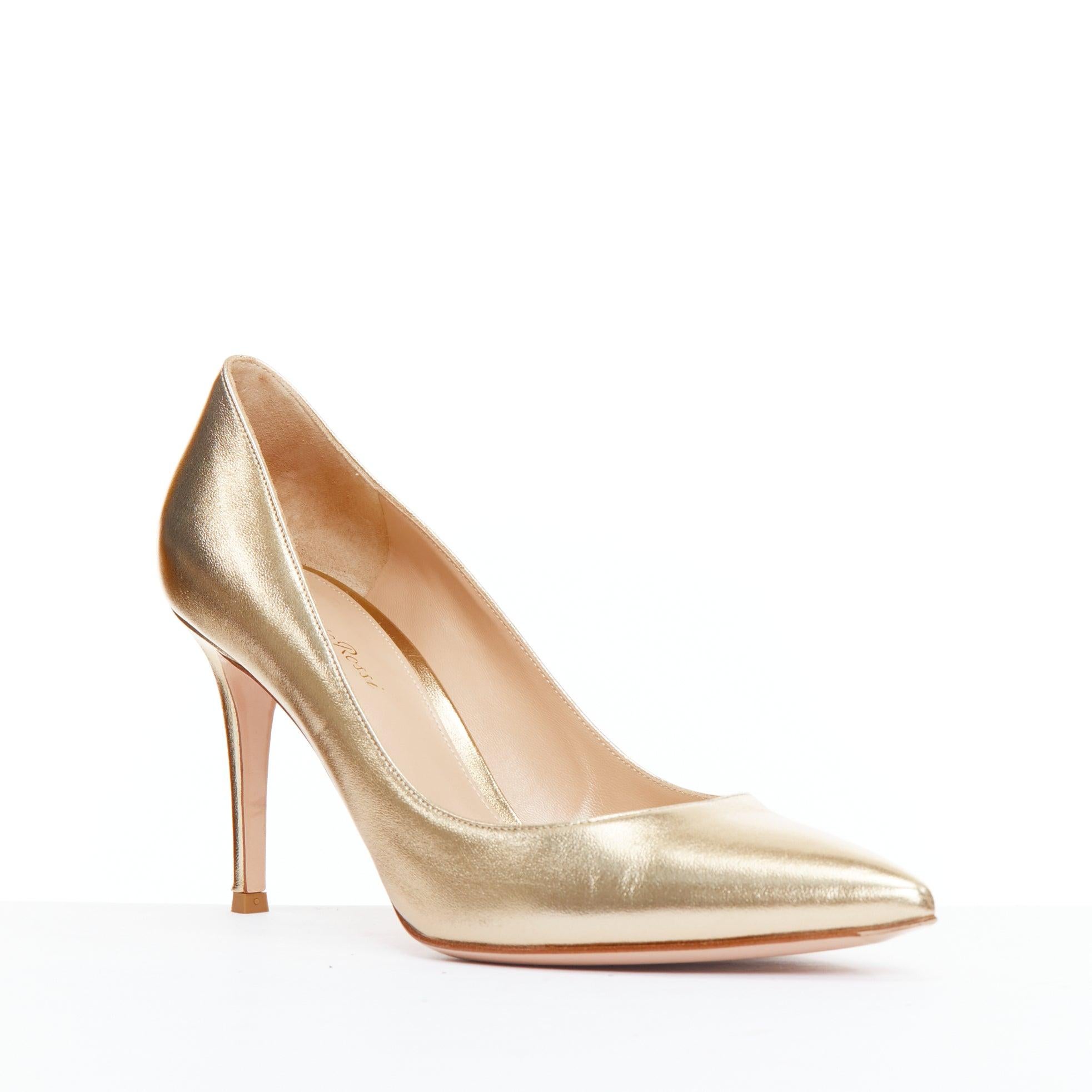 GIANVITO ROSSI metallic gold leather pointy pump heels EU39.5
Reference: JHDN/A00023
Brand: Gianvito Rossi
Material: Leather
Color: Gold
Pattern: Solid
Closure: Slip On
Lining: Nude Leather
Made in: Italy

CONDITION:
Condition: Good, this item was