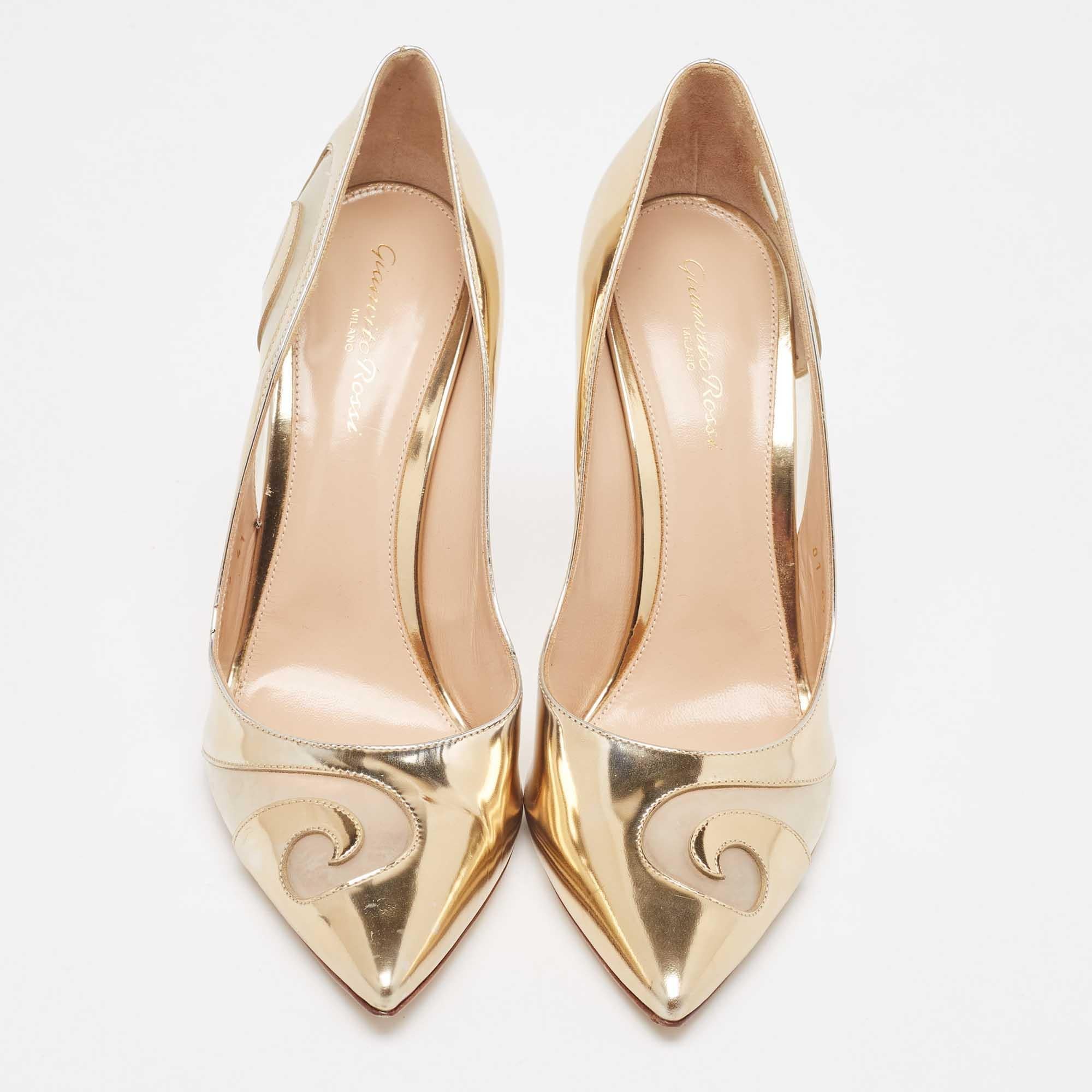 Gianvito Rossi Metallic Gold PVC and Leather Pointed Toe Pumps Size 41 In Good Condition For Sale In Dubai, Al Qouz 2