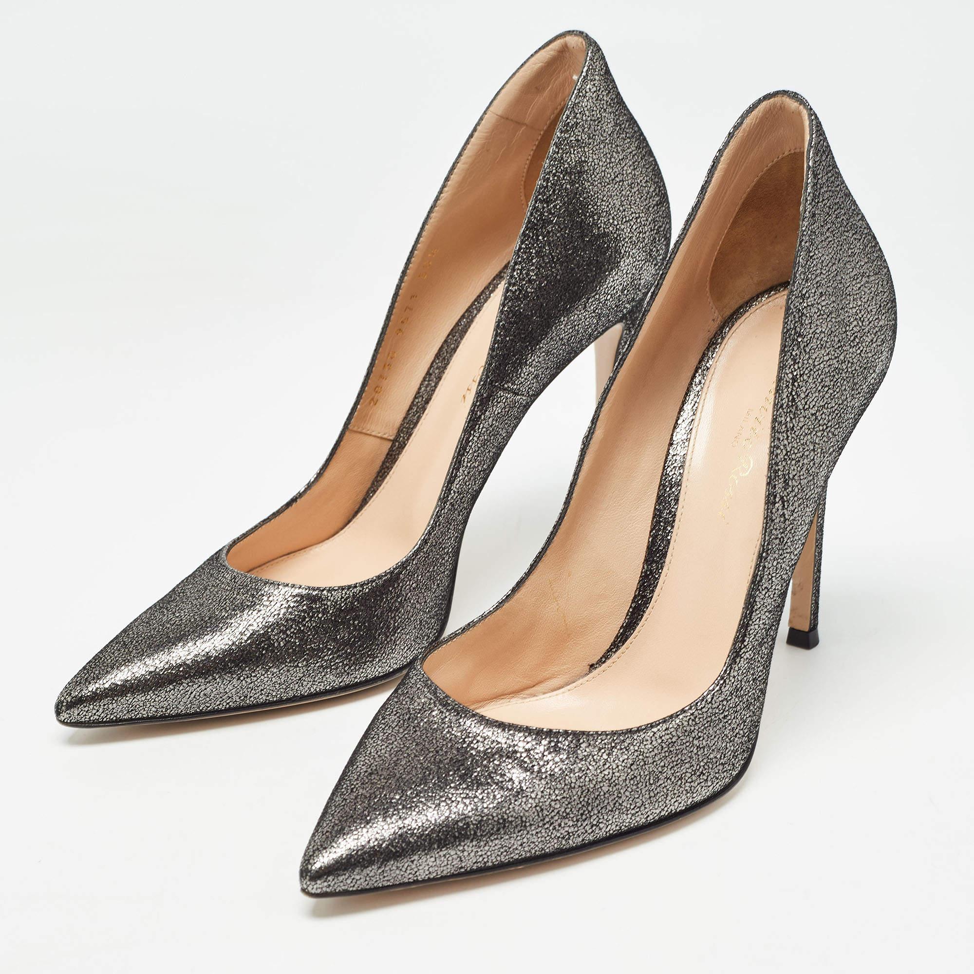 Make a chic style statement with these designer pumps. They showcase sturdy heels and durable soles perfect for your fashionable outings
