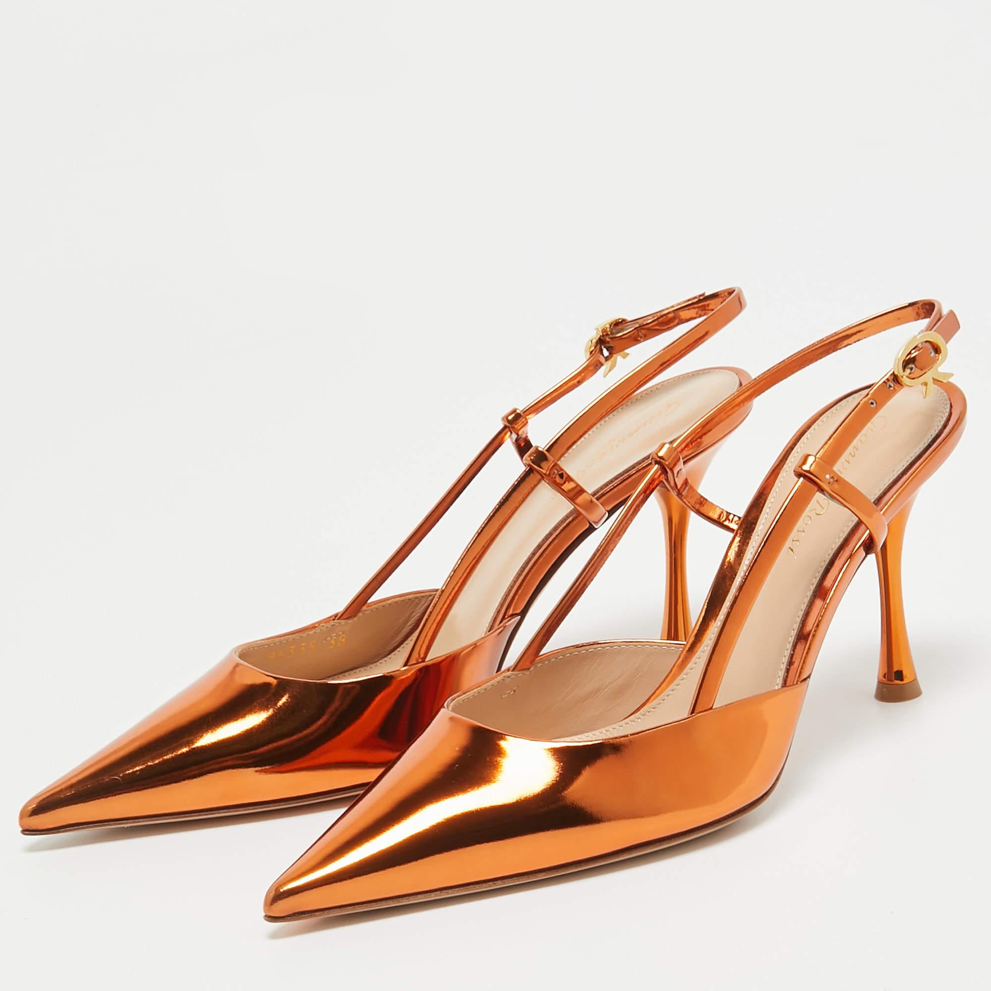 Exuding femininity and elegance these pumps feature a chic silhouette with an attractive design. You can wear these pumps for a stylish look.
