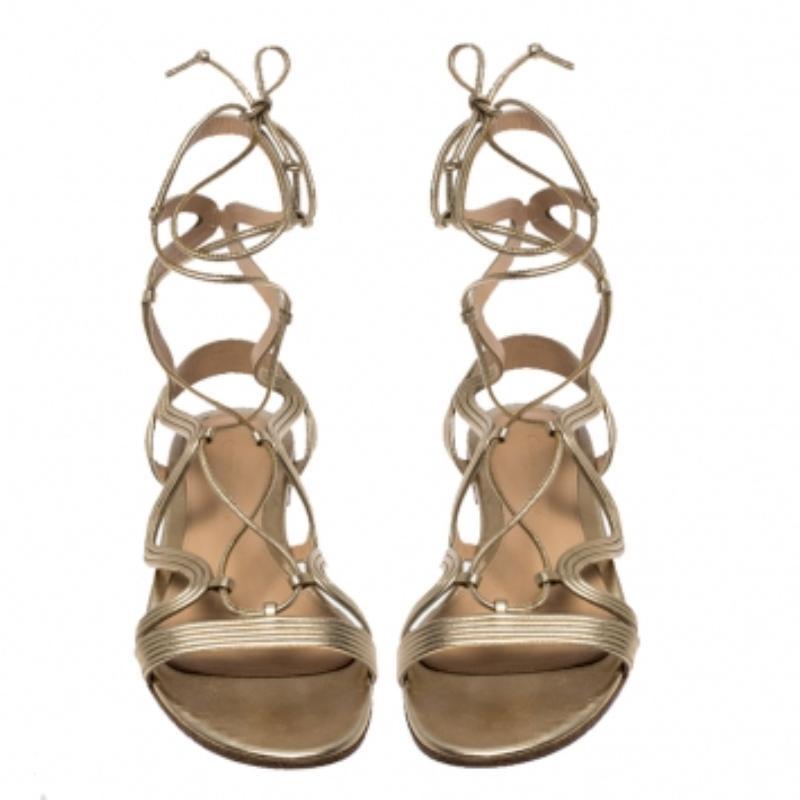 Gianvito Rossi Metallic Gladiator Knöchellange flache Sandalen aus Leder Größe 35.5 (Braun) im Angebot