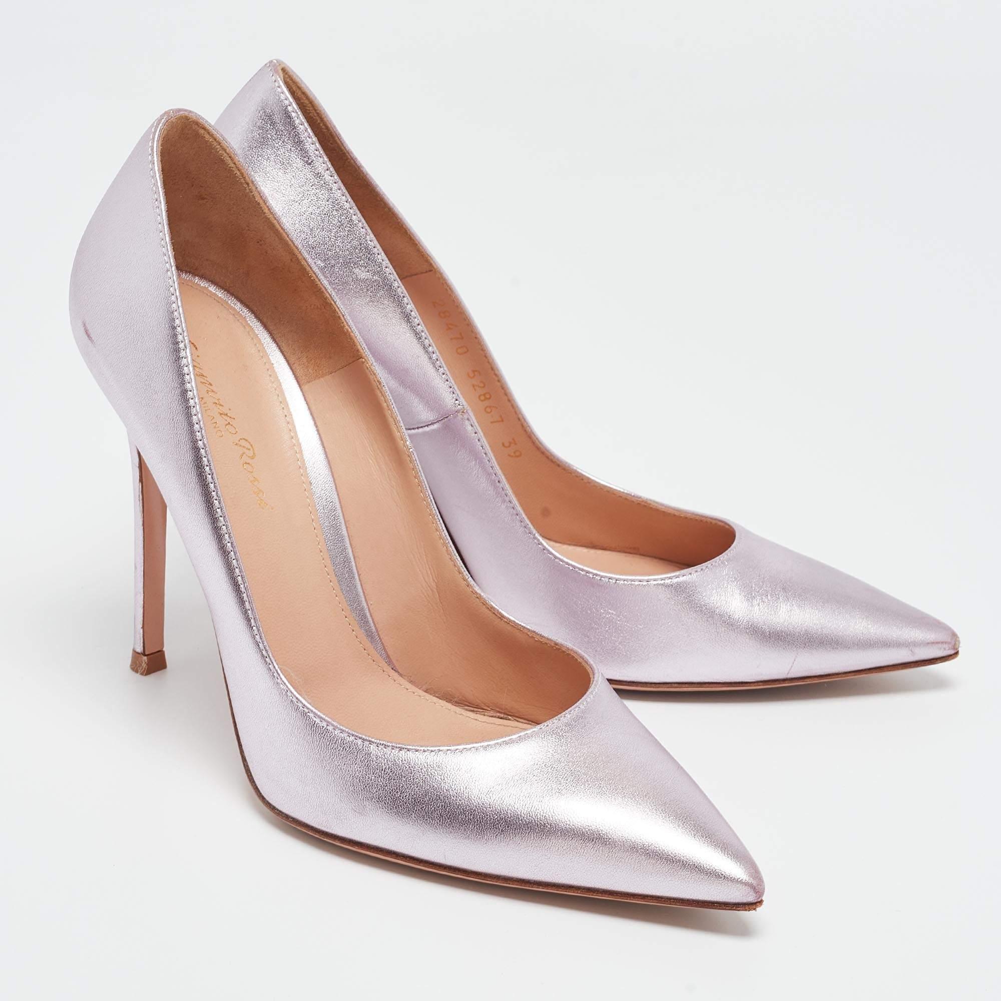 Gianvito Rossi Metallic Lila Leder Gianvito Pumps Größe 39 im Zustand „Gut“ im Angebot in Dubai, Al Qouz 2