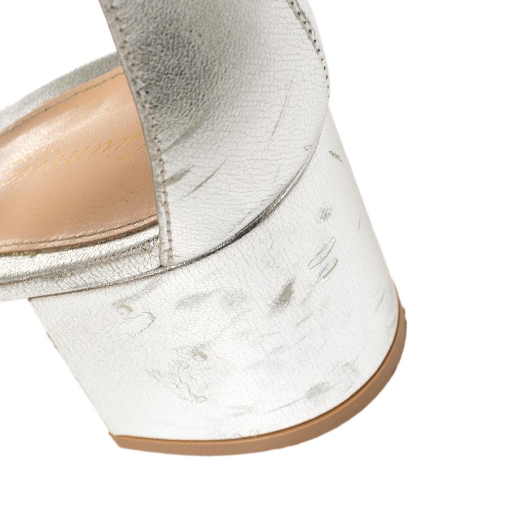 Women's Gianvito Rossi Metallic Silver Leather Portofino Sandals Size 37
