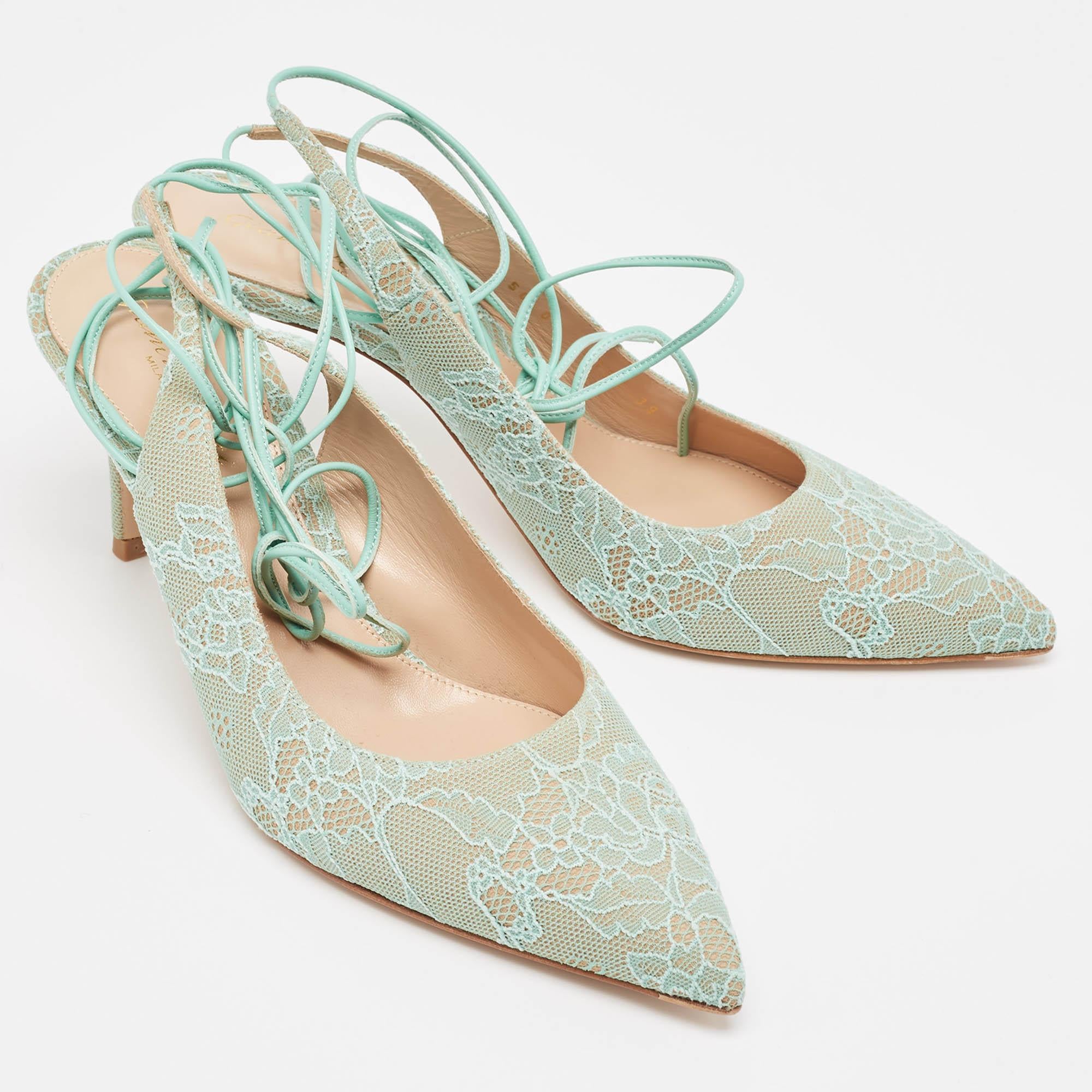 Gianvito Rossi Mint Green Lace Ankle Wrap Slingback Pumps Size 39 In Good Condition For Sale In Dubai, Al Qouz 2