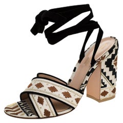 Gianvito Rossi Mehrfarbige bestickte Segeltuch und Wildleder-Knöchel-Wickelsandalen 40