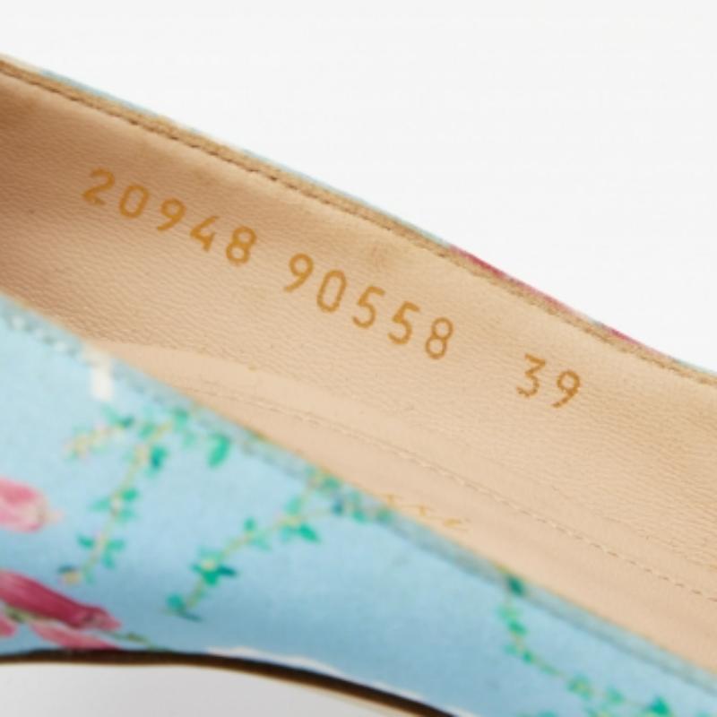 Gianvito Rossi Lisa Ponker Pumps aus Stoff mit mehrfarbigem Blumendruck und Stoff, Lisa Ponker, Größe 39 im Angebot 1