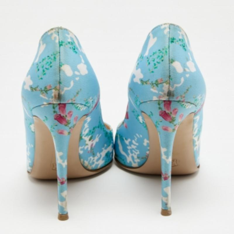 Gianvito Rossi Lisa Ponker Pumps aus Stoff mit mehrfarbigem Blumendruck und Stoff, Lisa Ponker, Größe 39 im Angebot 3