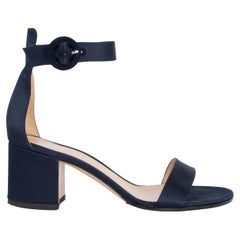 GIANVITO ROSSI - Sandales VERSILIA 60 en satin bleu marine, 38