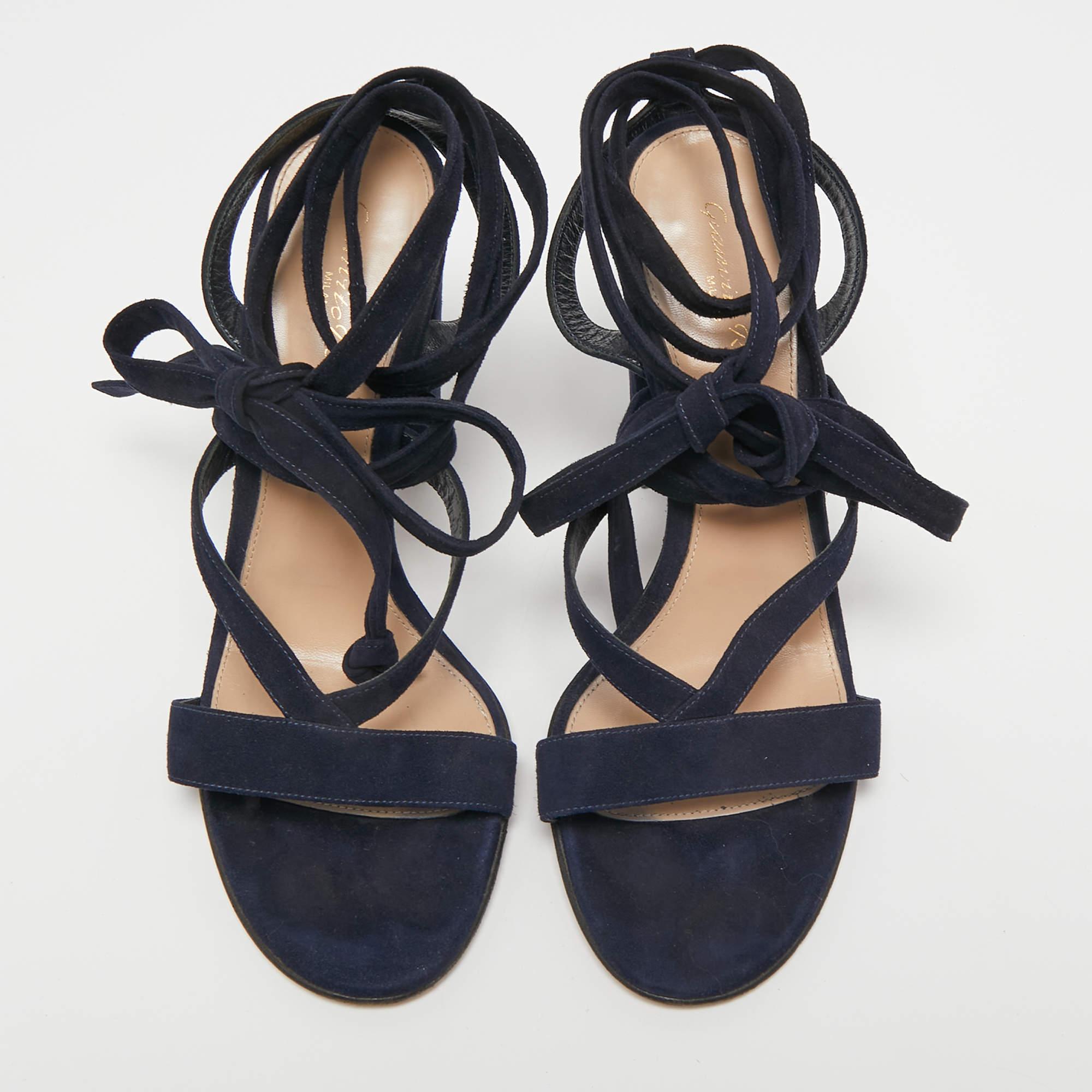 Nero Gianvito Rossi Sandali alla caviglia in pelle scamosciata blu navy misura 40 in vendita