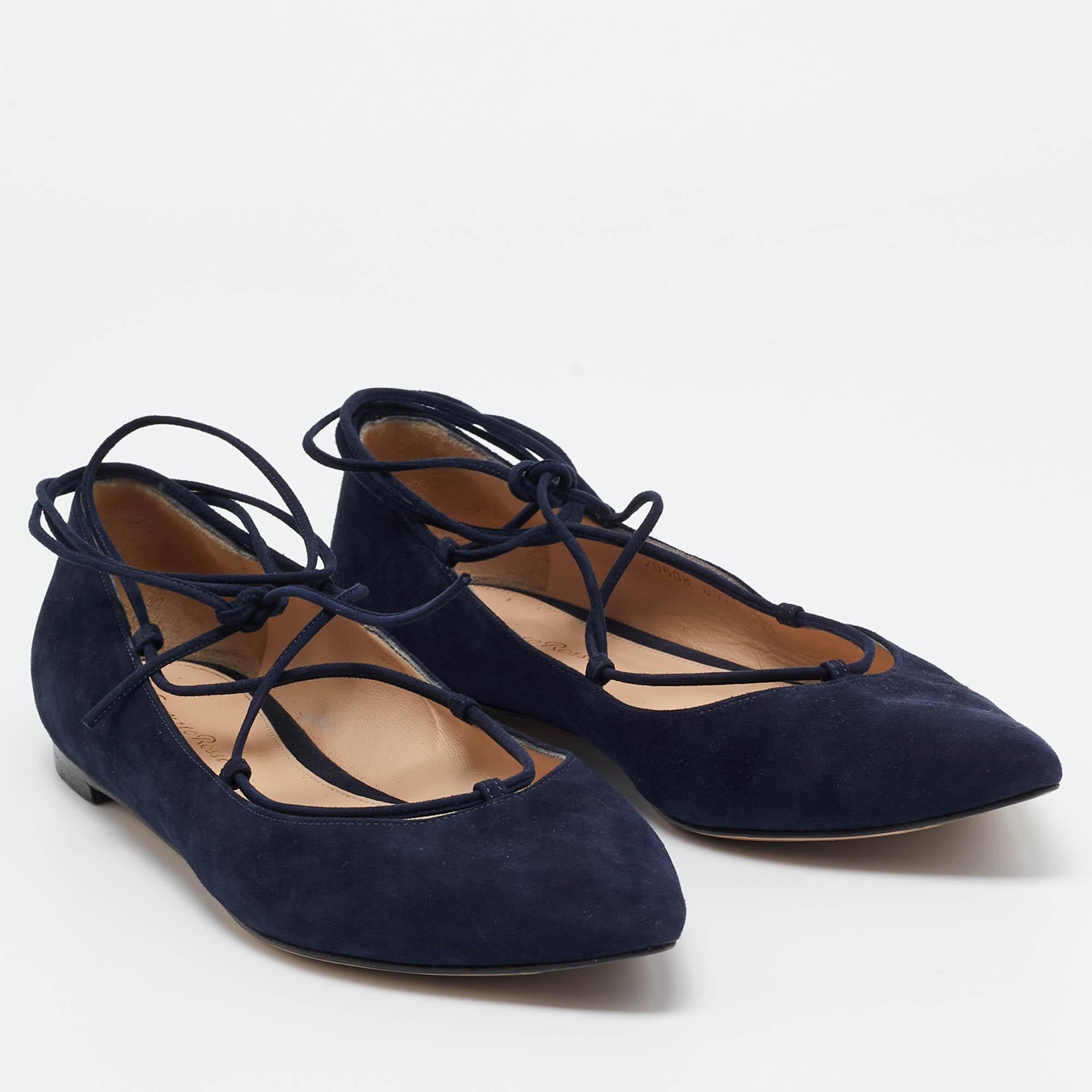 Gianvito Rossi Navy Blue Suede Femi Ankle Tie Ballet Flats Size 39.5 In Good Condition For Sale In Dubai, Al Qouz 2