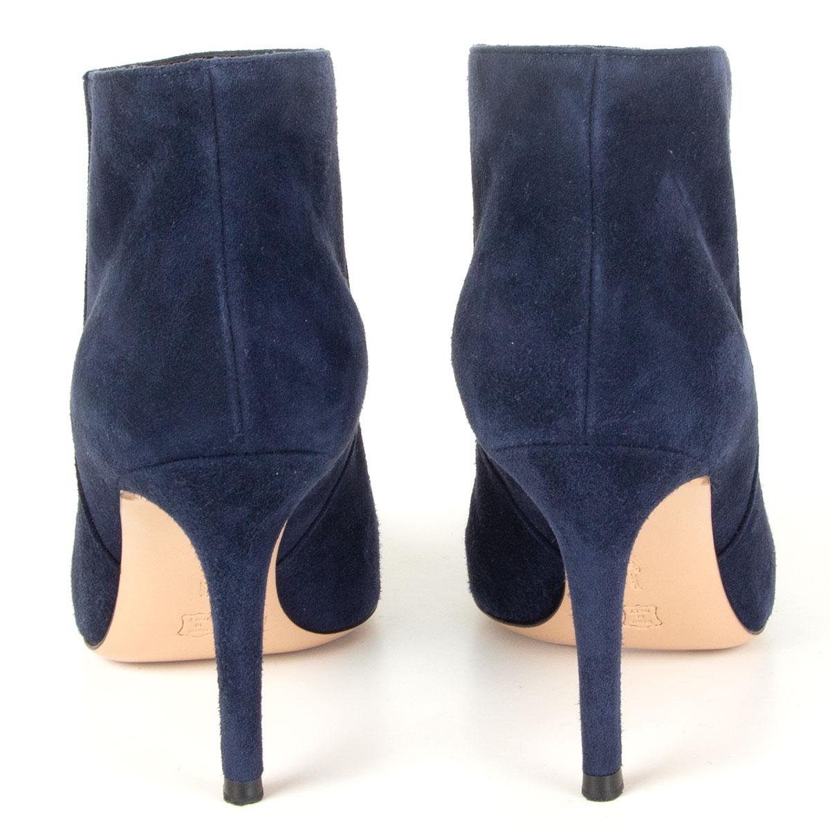 GIANVITO ROSSI - Bottines STILO en daim bleu marine 36 Excellent état - En vente à Zürich, CH