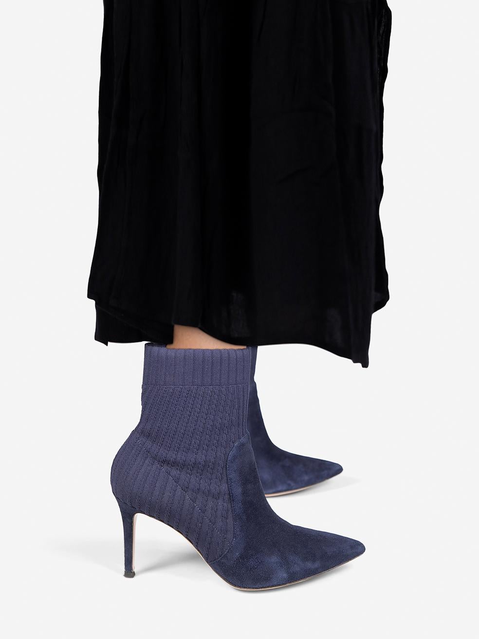 CONDITION is Good. Minor wear to boots is evident. Light signs of wear to the heel, toe area, and both sides of both shoes where abrasions can be seen on this used Gianvito Rossi designer resale item. Comes with dust bag and box.
 
 
 
 Details
 
 
