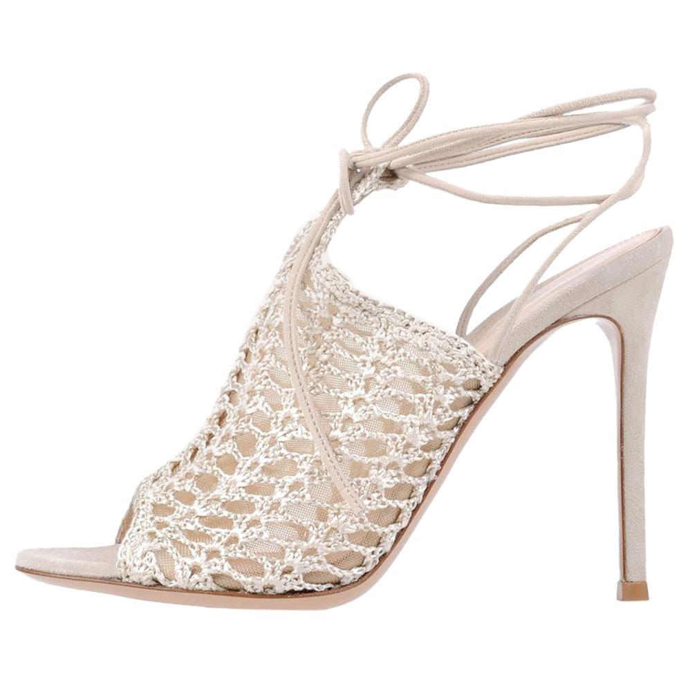 Petulance خطأ يهزم crochet heels 