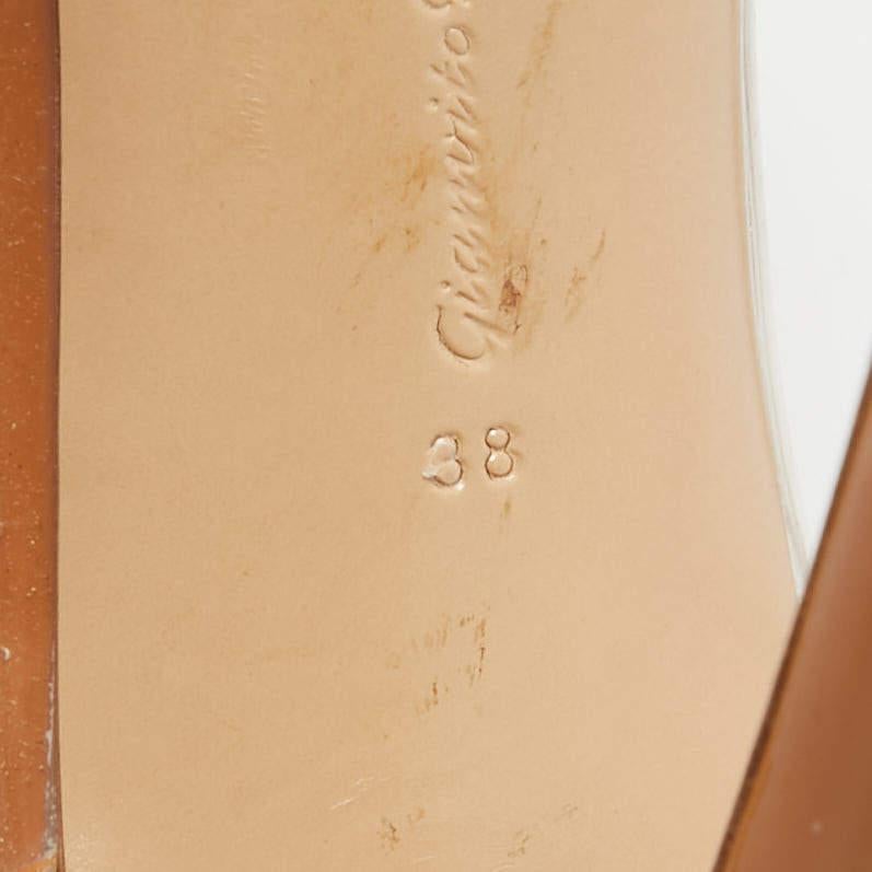 Gianvito Rossi Nude/Black Patent Leather And PVC Plexi Pointed Toe Pumps Size 38 For Sale 3