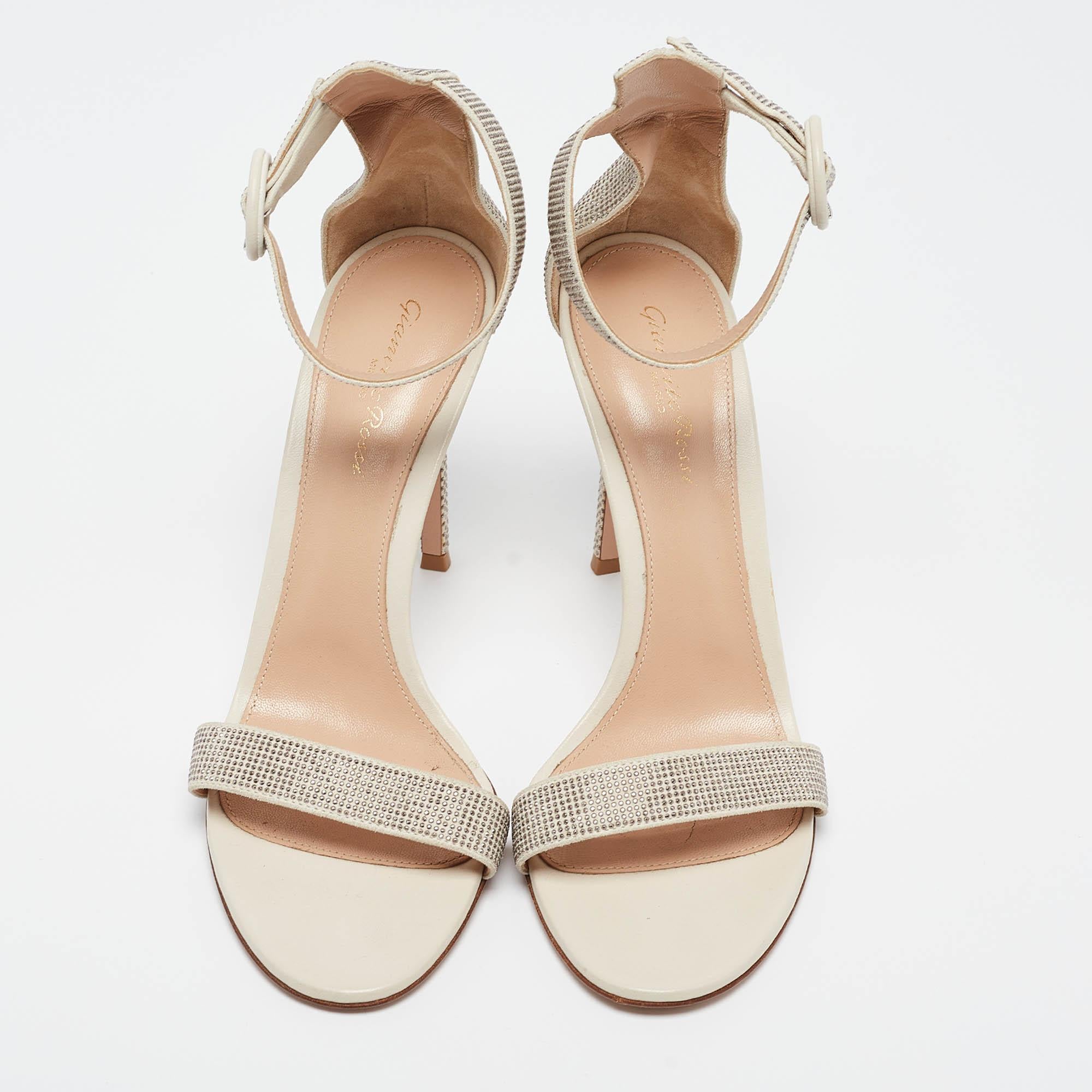 Gianvito Rossi Off White Suede Embellished Portofino Ankle Cuff Sandals Size 40 In Excellent Condition In Dubai, Al Qouz 2