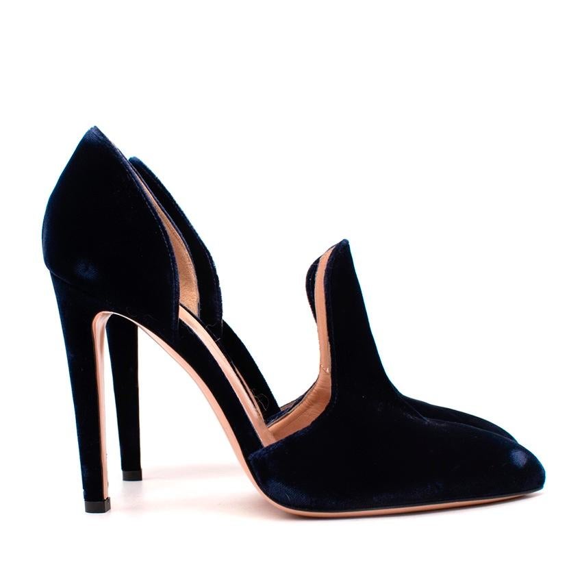 Gianvito Rossi Petrol Blue Velvet D'Orsay Heeled Pumps
 

 - D'orsay cut, with sculpted vamp in a pompadour style 
 - Point toe
 - Set on a high velvet wrapped stiletto heel 
 

 Materials 
 100% Leather 
 100% Velvet 
 

 Made in Italy 
 

 PLEASE