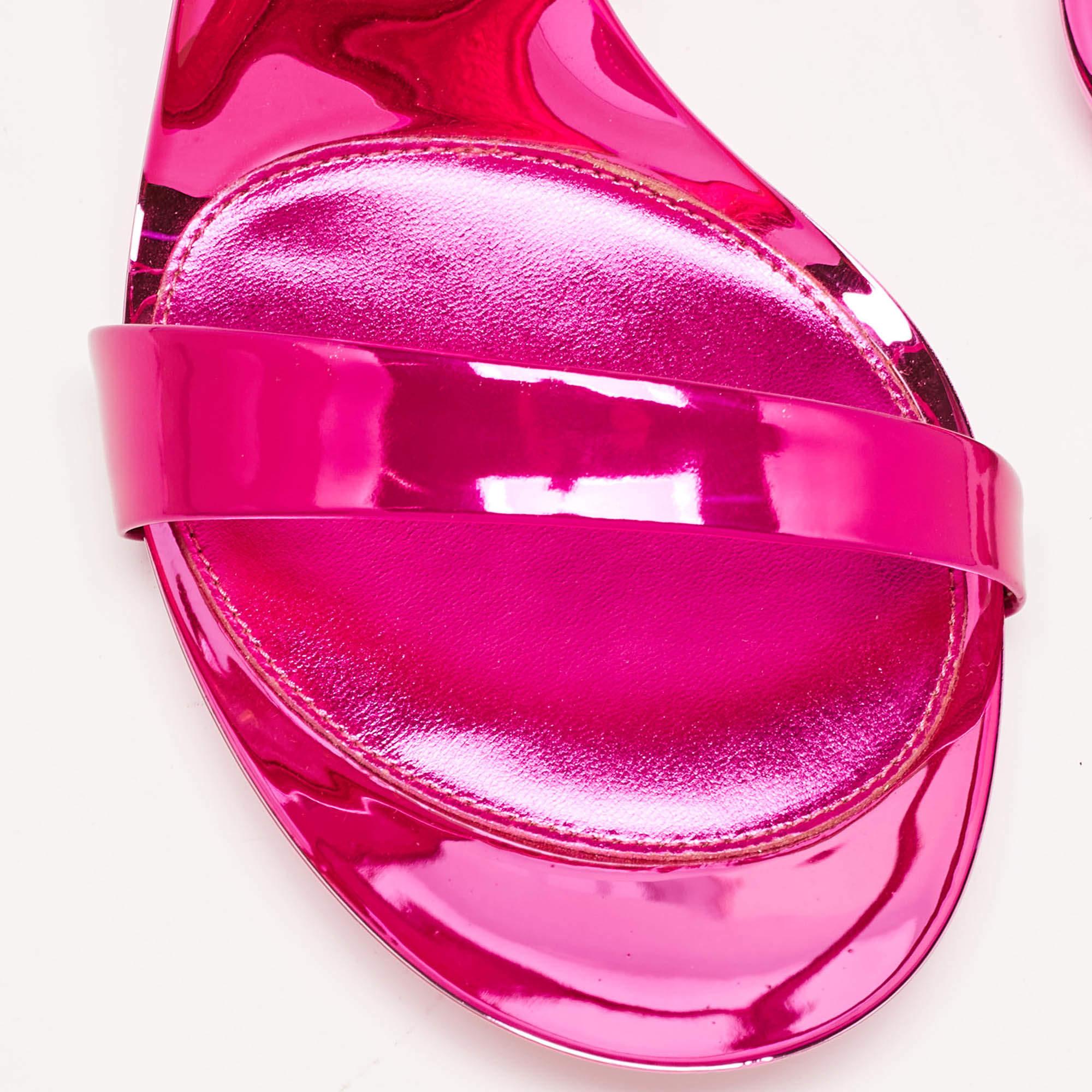 Gianvito Rossi Sandali con nastro di spezie in vernice rosa taglia 39 in vendita 2
