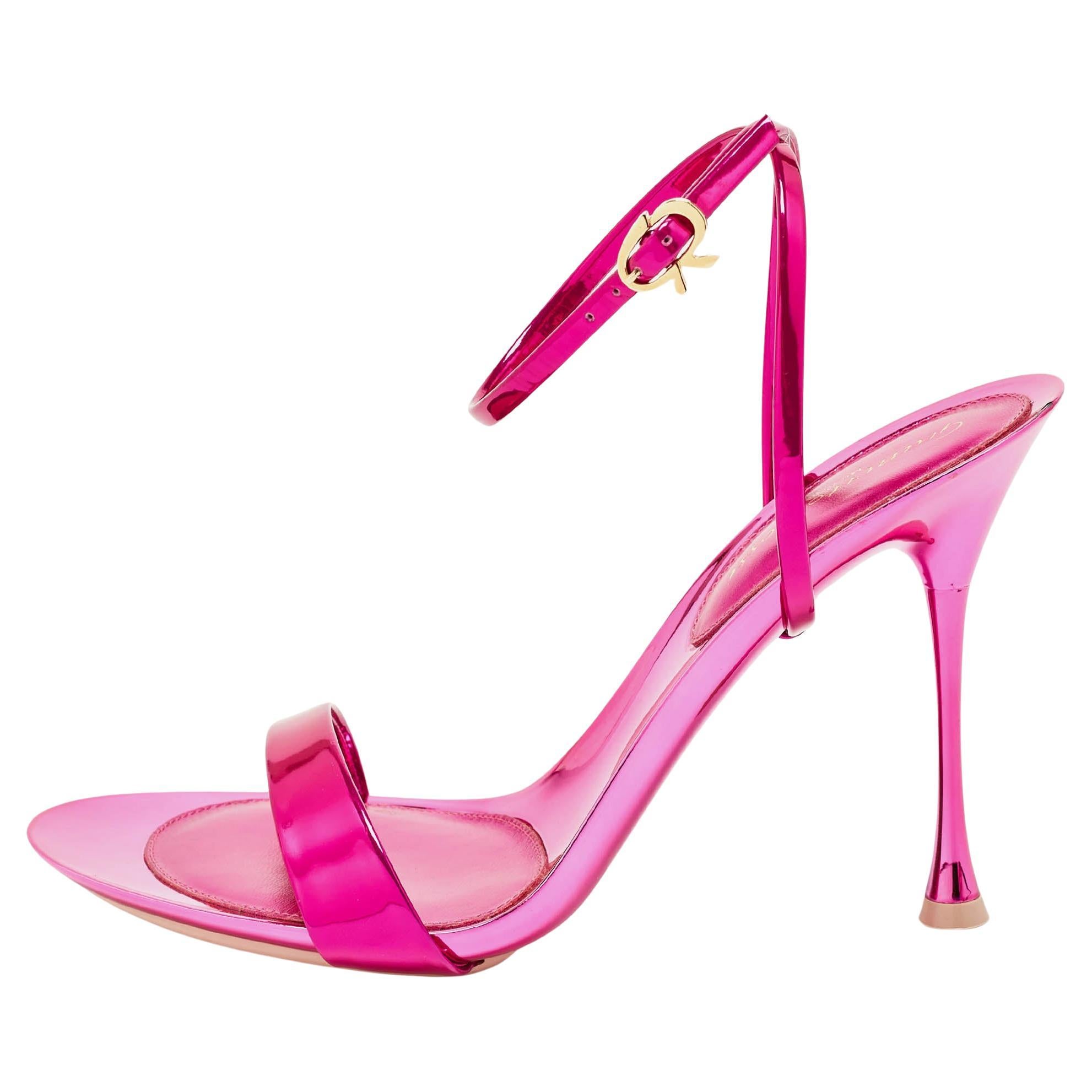 Gianvito Rossi - Sandales roses en cuir verni avec rubans à pointes, taille 39