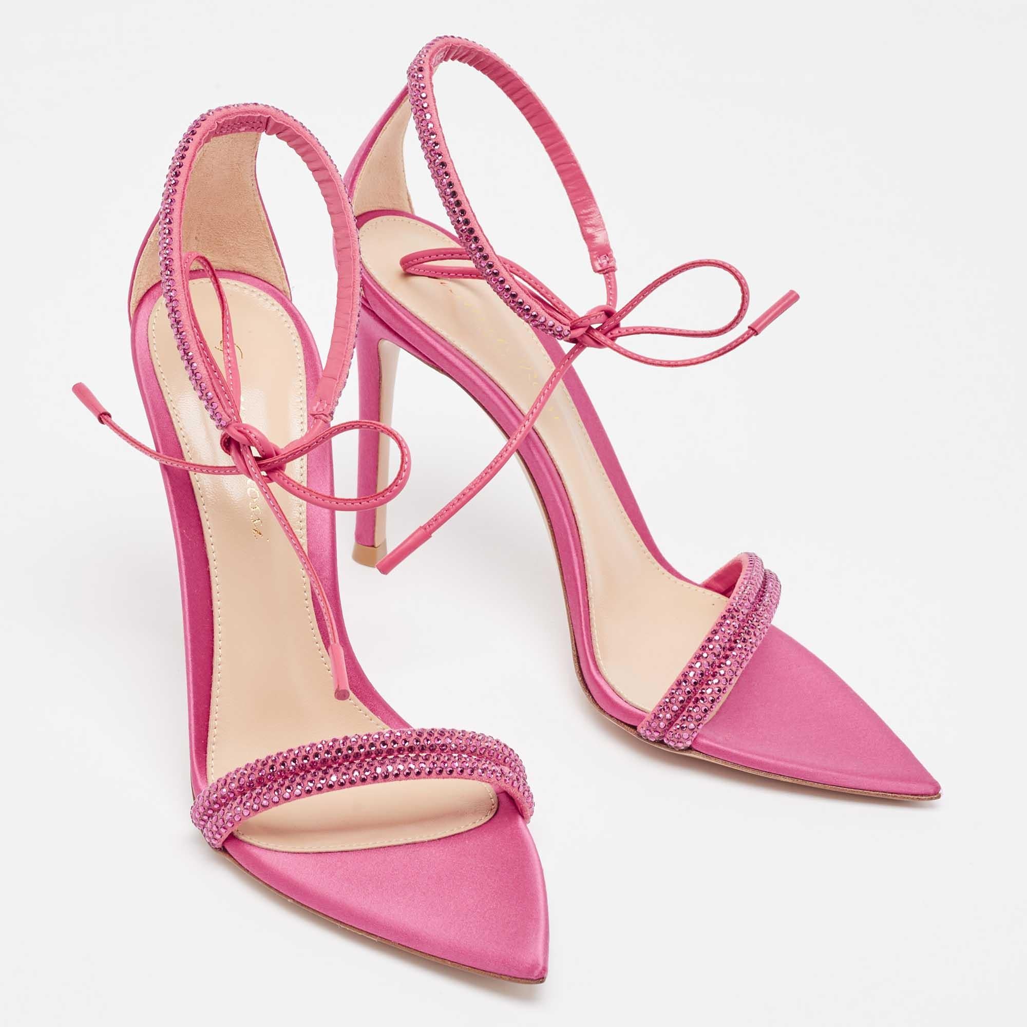 Gianvito Rossi Pink Satin Embellished Montecarlo Sandals Size 35 In Excellent Condition For Sale In Dubai, Al Qouz 2