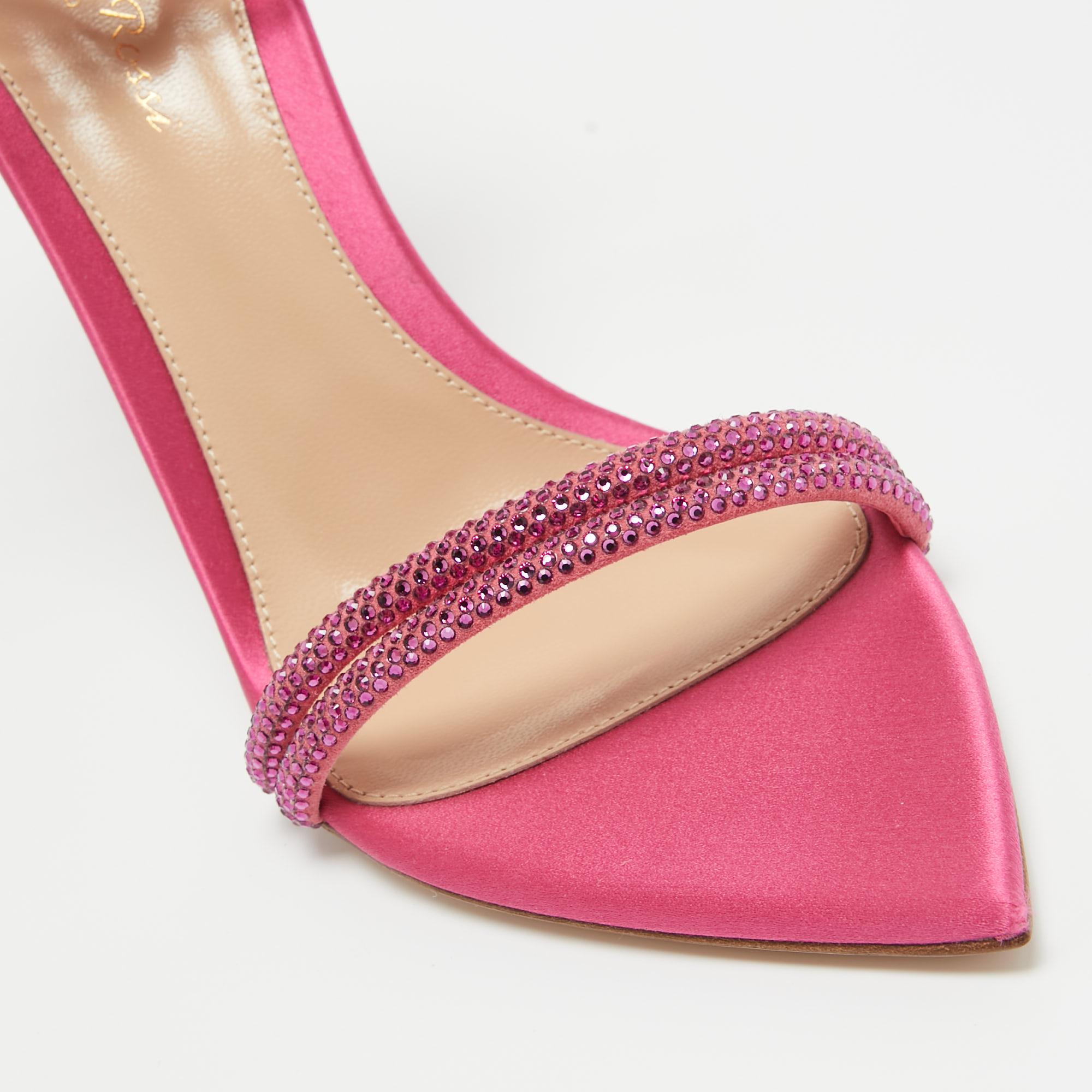 Gianvito Rossi Pink Satin Embellished Montecarlo Sandals Size 38.5 In Excellent Condition For Sale In Dubai, Al Qouz 2