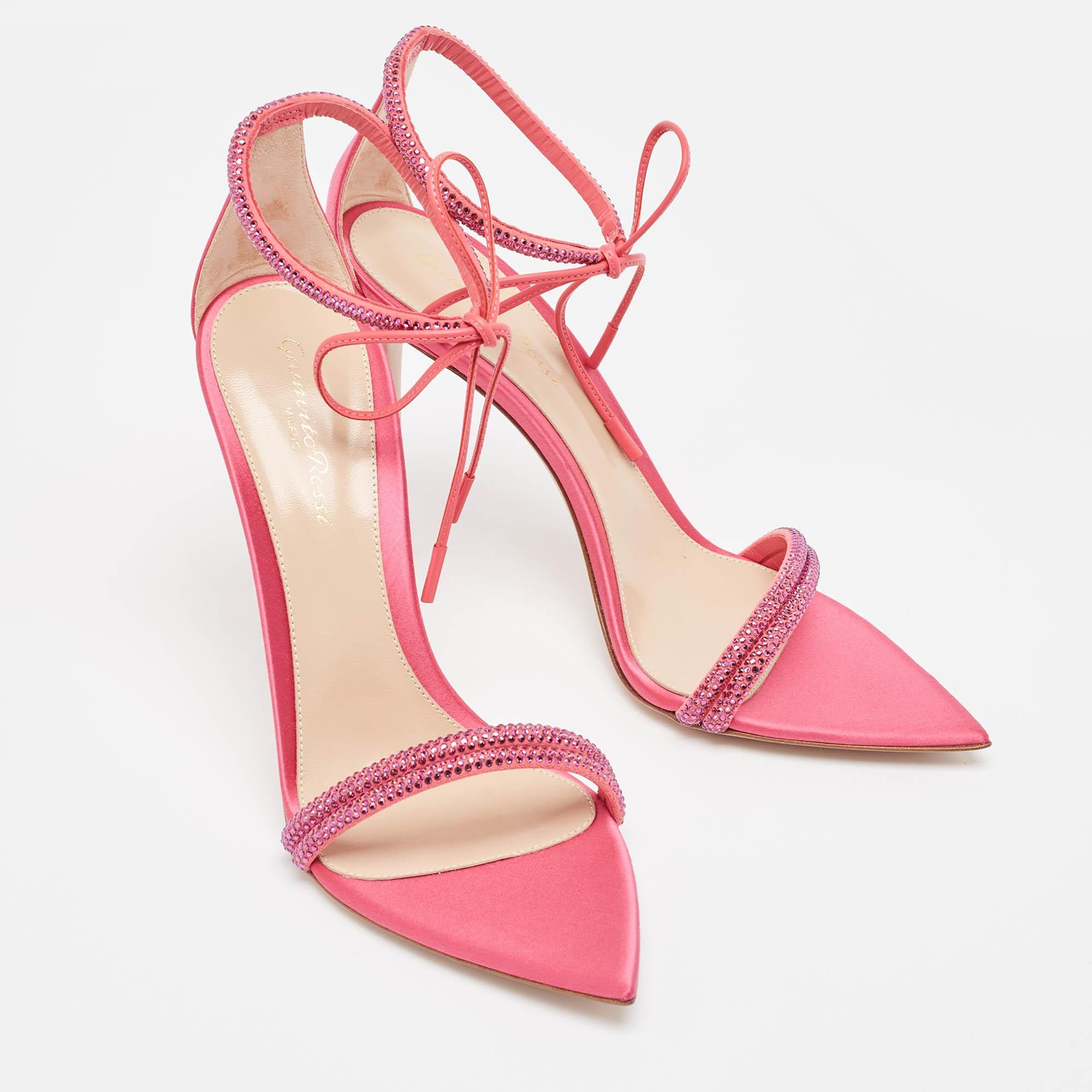 Gianvito Rossi Pink Satin Embellished Montecarlo Sandals Size 39 In New Condition For Sale In Dubai, Al Qouz 2