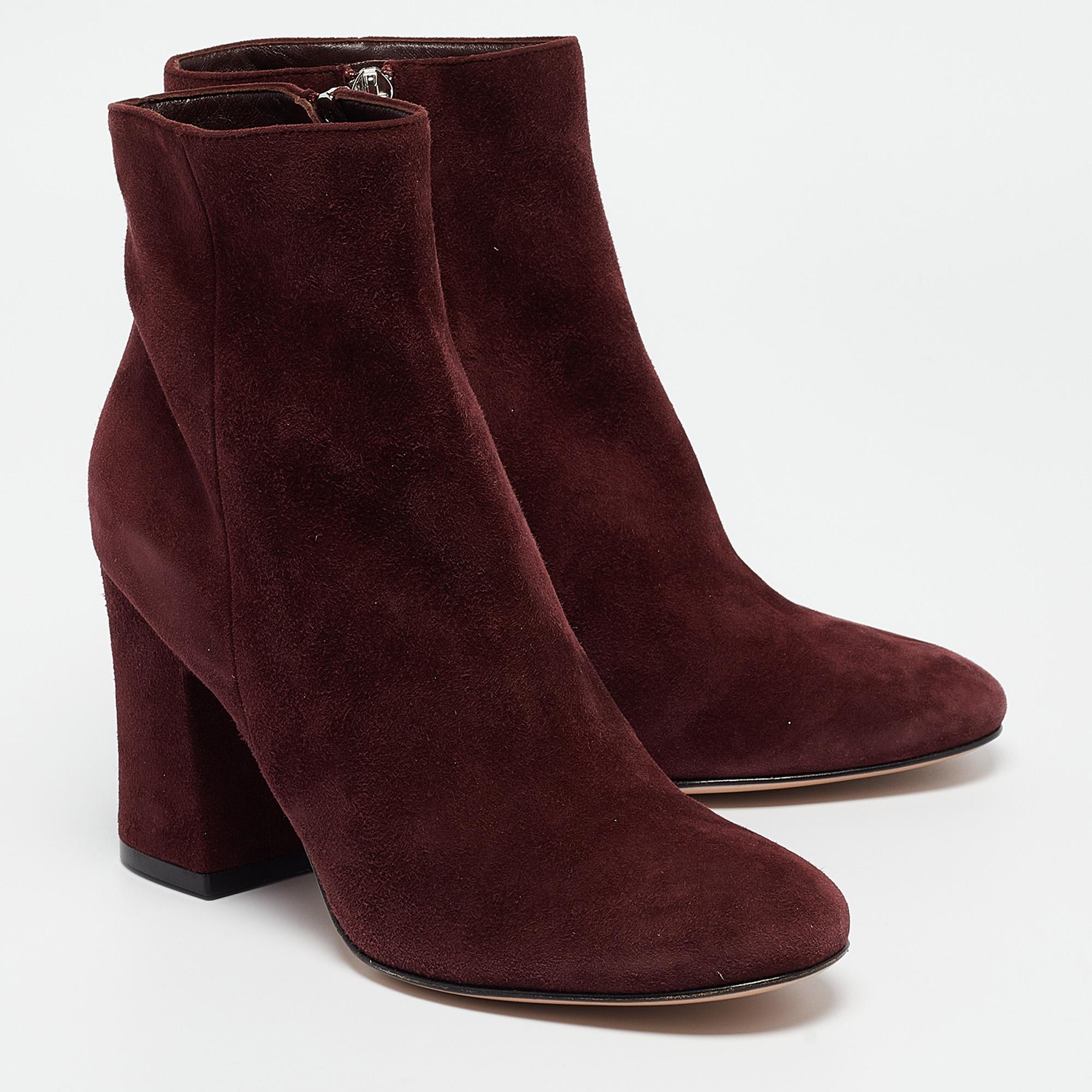 Gianvito Rossi - Bottines à lanières en daim prune, taille 36,5 Bon état - En vente à Dubai, Al Qouz 2