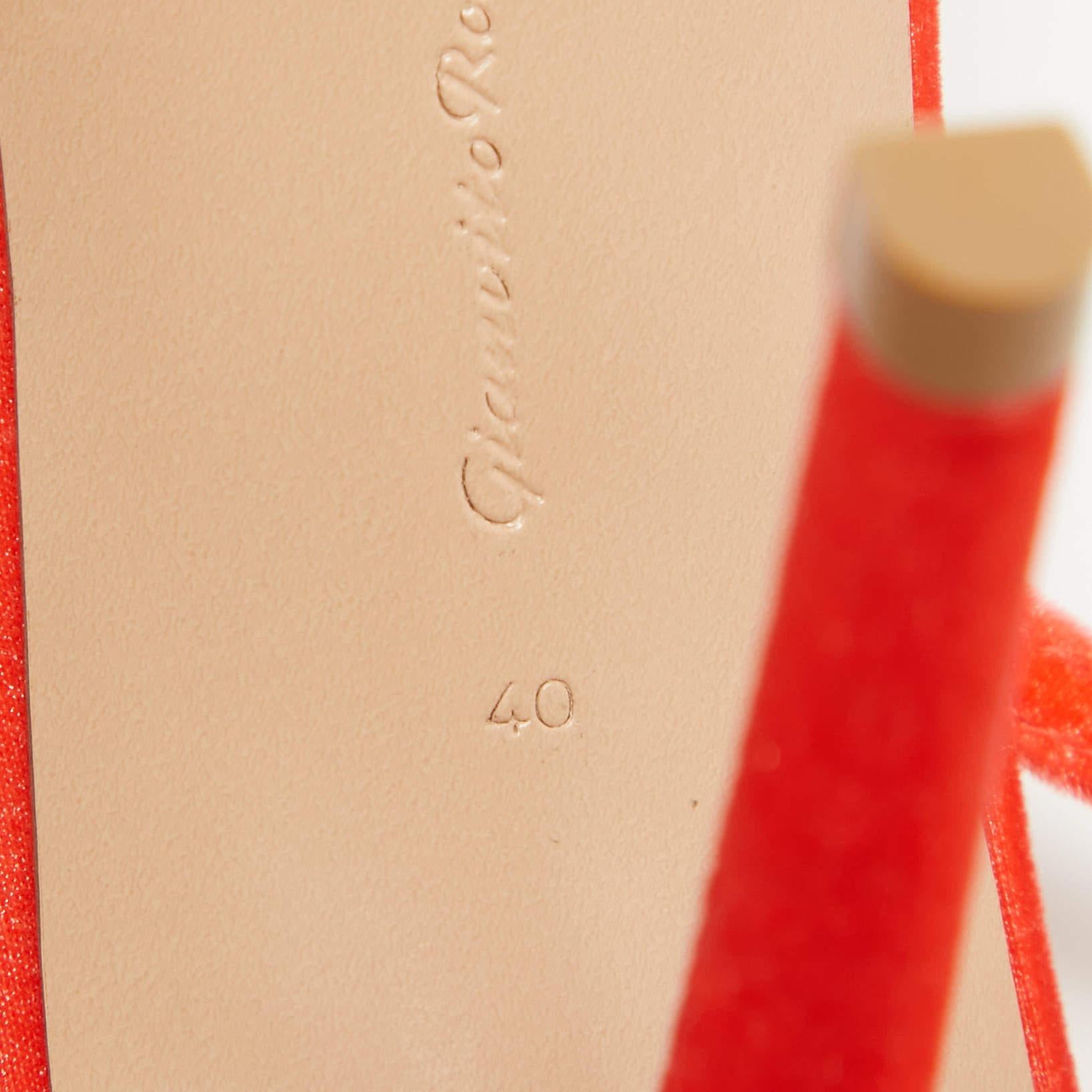Gianvito Rossi Sandalias de terciopelo rojo amapola con adornos Britney Talla 40 en venta 2
