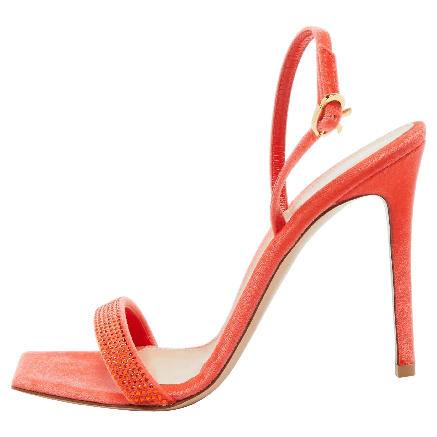 Gianvito Rossi Mohnblumenrote Britney Sandalen aus Samt mit Verzierungen Größe 40