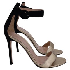 Sandales à bride à la cheville Portofino de Gianvito Rossi, en cuir et daim dorés et noirs