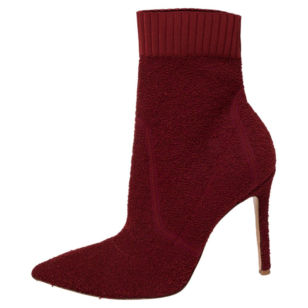 How can one not be in love with these boots from Gianvito Rossi! Crafted from knit fabric and styled in a sock design, these boots are on-point with style. They come with pointed toes and 10.5 cm heels. These boots are just amazing and you
