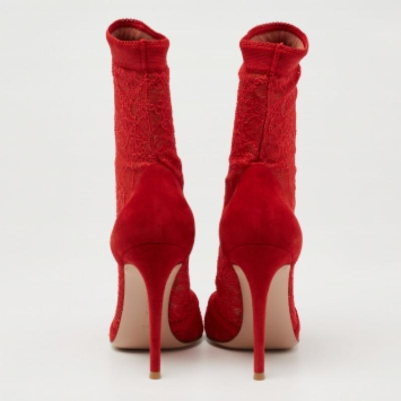 Gianvito Rossi Rote spitz zulaufende Stiefeletten aus Spitze und Wildleder Größe 39 Damen im Angebot