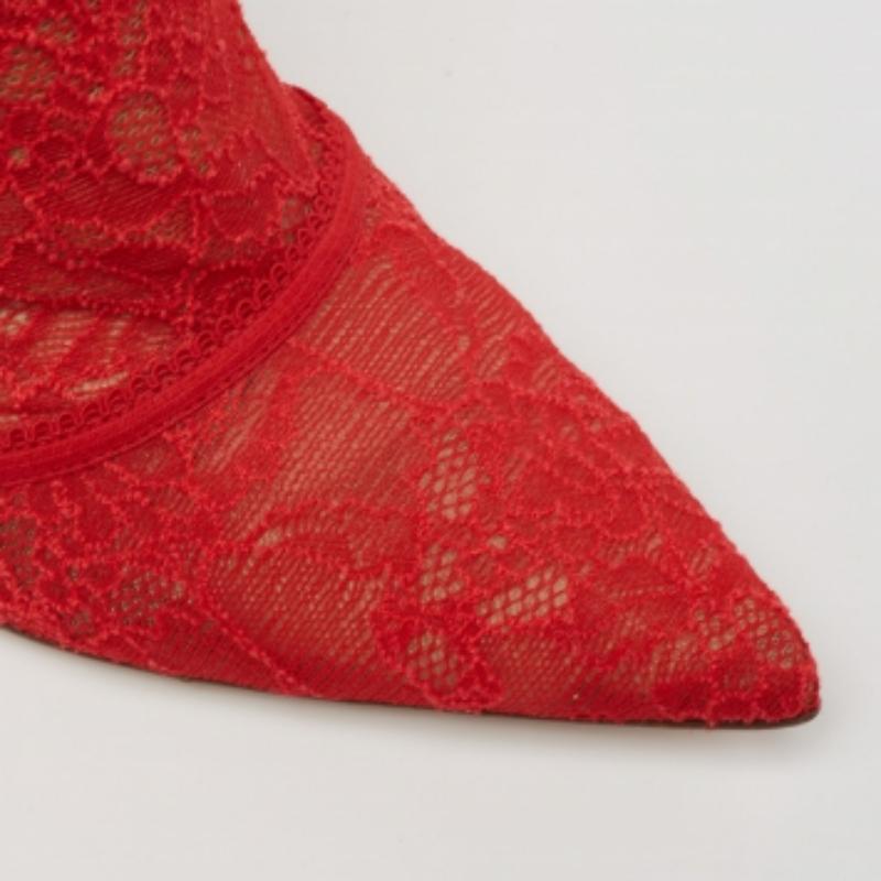Gianvito Rossi Rote spitz zulaufende Stiefeletten aus Spitze und Wildleder Größe 39 im Angebot 2