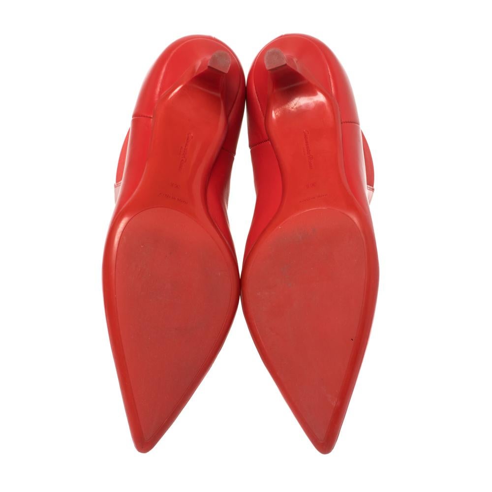 Gianvito Rossi - Bottines en cuir rouge, taille 36,5 Bon état - En vente à Dubai, Al Qouz 2