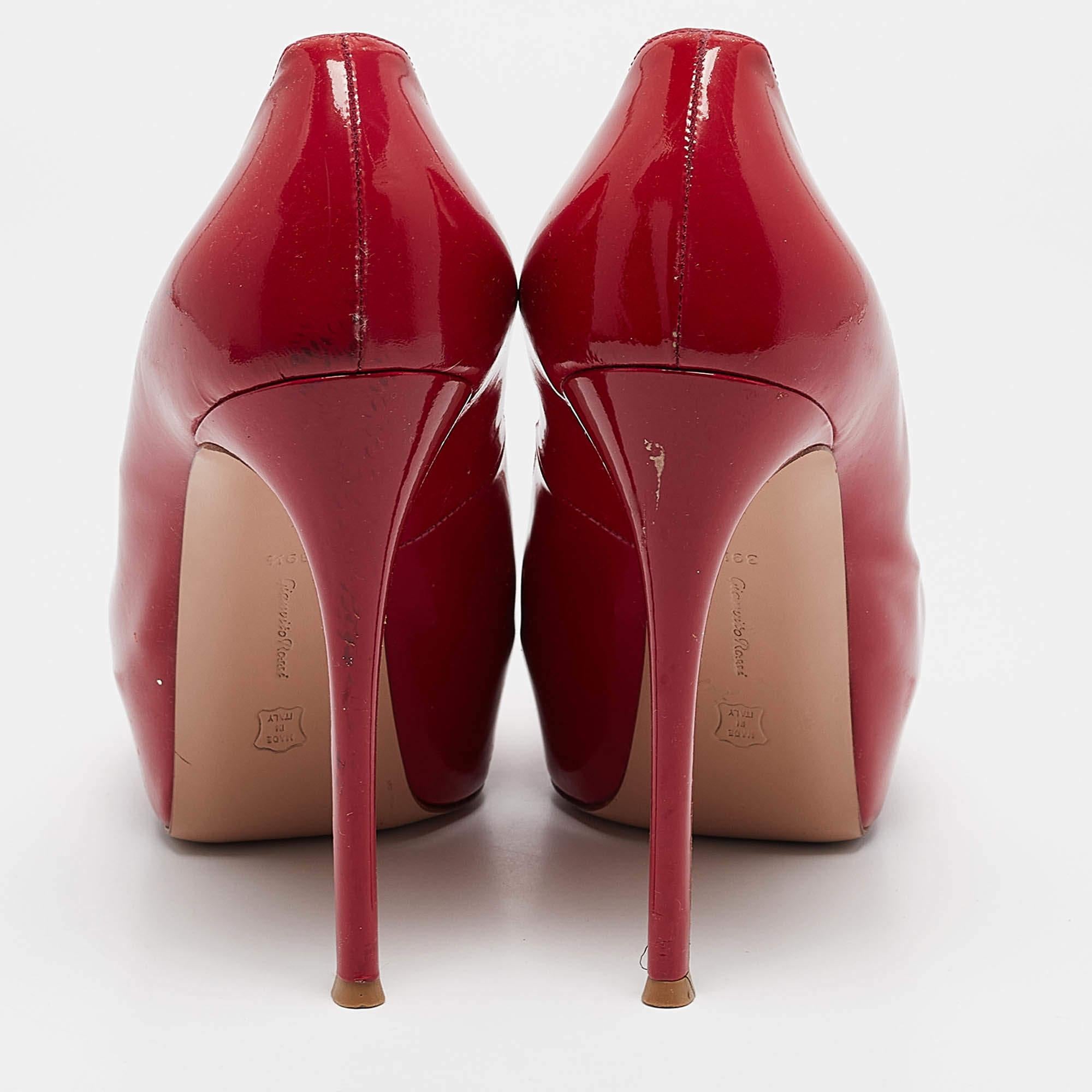 Gianvito Rossi Red Patent Leather Peep Toe Pumps Size 39.5 For Sale 1