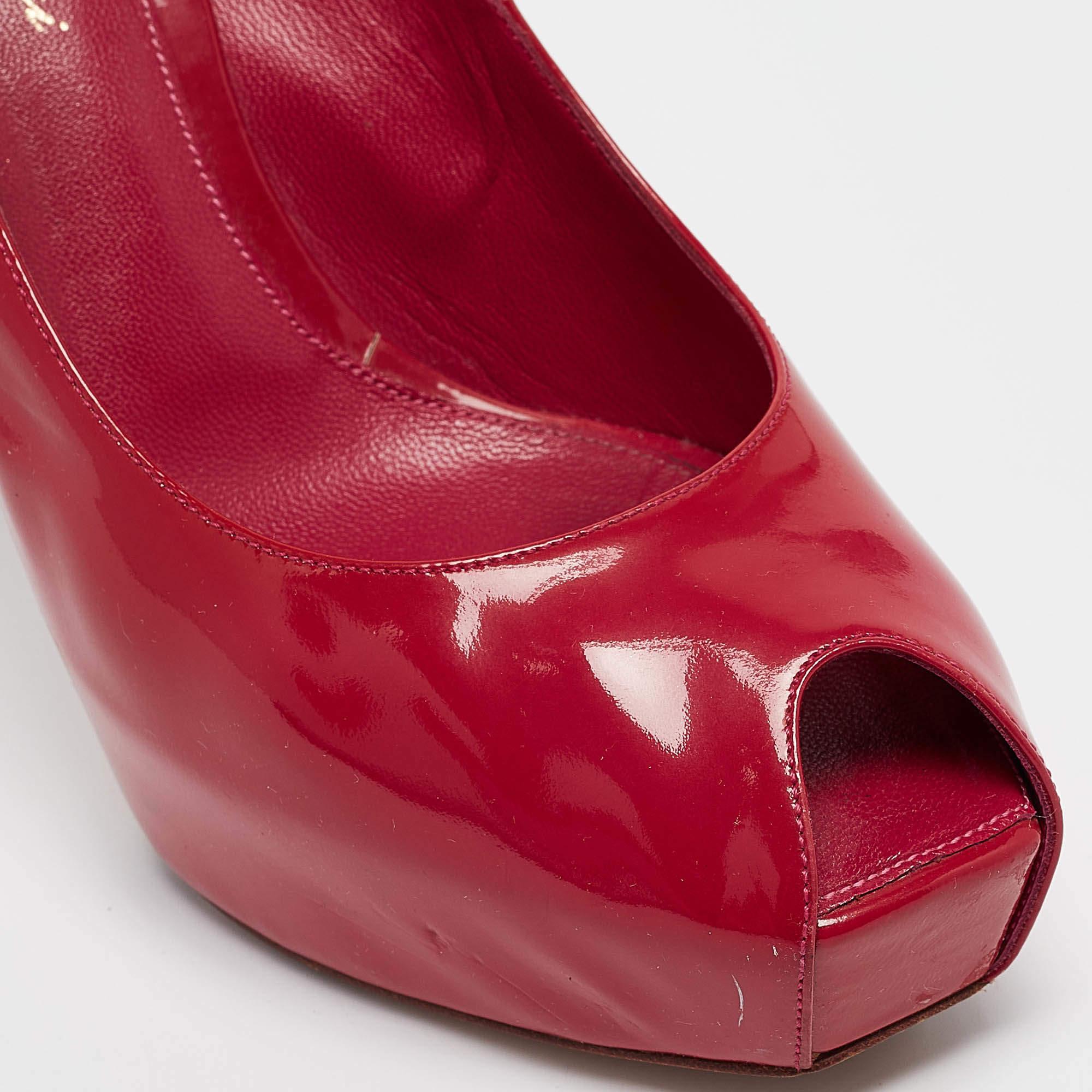 Gianvito Rossi Red Patent Leather Peep Toe Pumps Size 39.5 For Sale 3