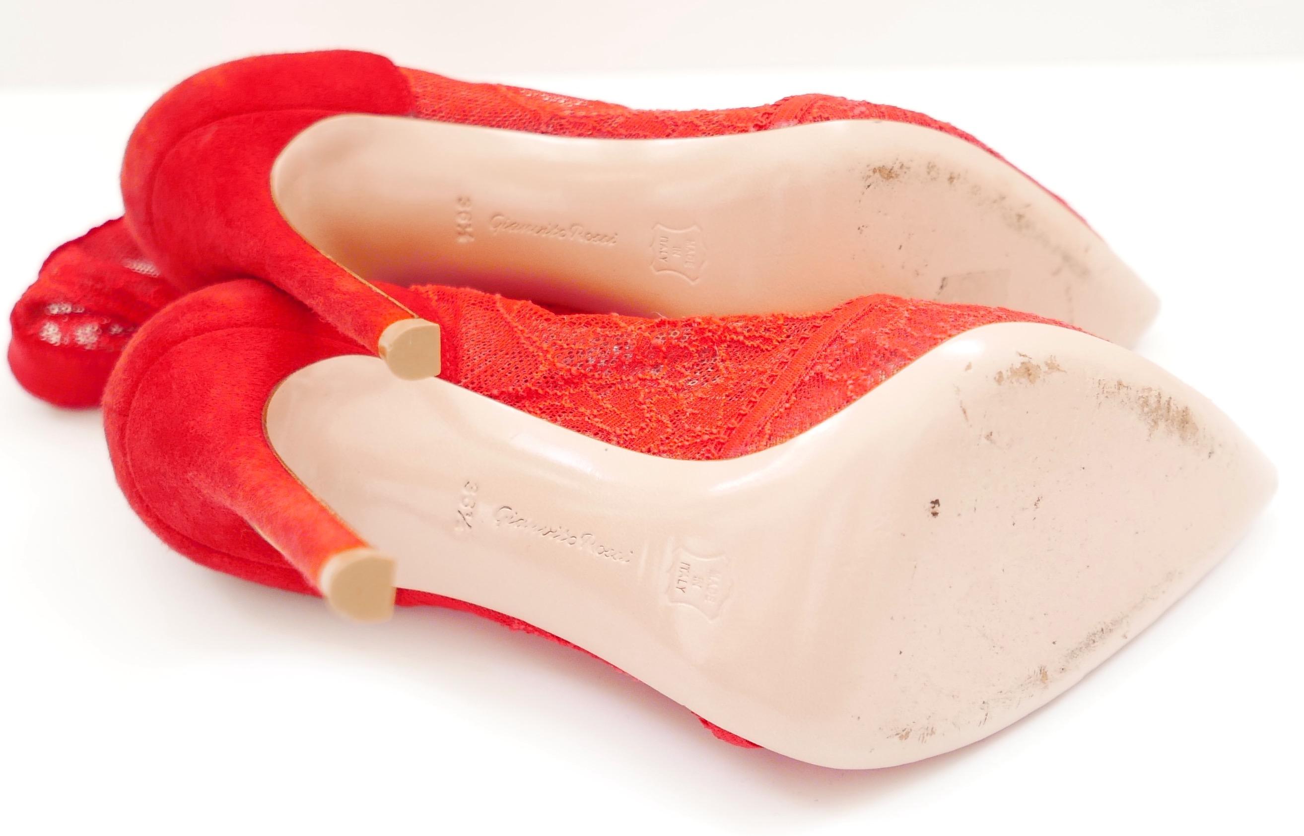 Gianvito Rossi - Bottes chaussettes rouges en dentelle extensible et daim en vente 1