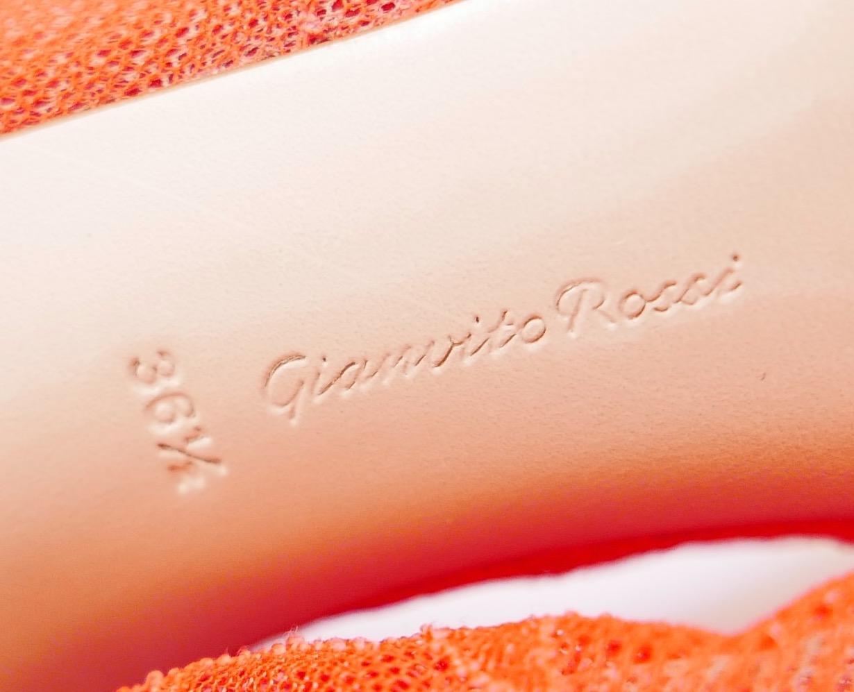 Gianvito Rossi - Bottes chaussettes rouges en dentelle extensible et daim en vente 2