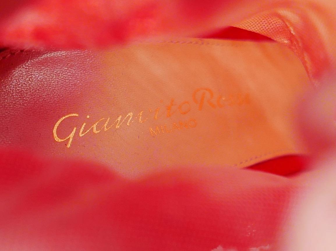 Gianvito Rossi - Bottes chaussettes rouges en dentelle extensible et daim en vente 3