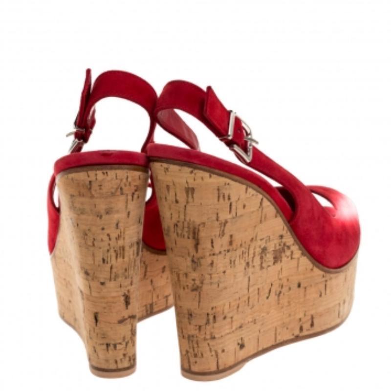 Gianvito Rossi Rotes Wildleder Kork Keil Peep Toe Plateau Sandalen Größe 38.5 im Zustand „Gut“ im Angebot in Dubai, Al Qouz 2