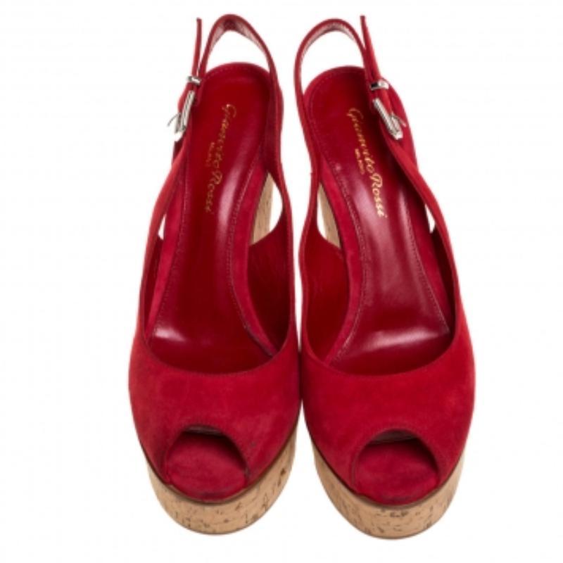 Gianvito Rossi Rotes Wildleder Kork Keil Peep Toe Plateau Sandalen Größe 38.5 im Angebot 1