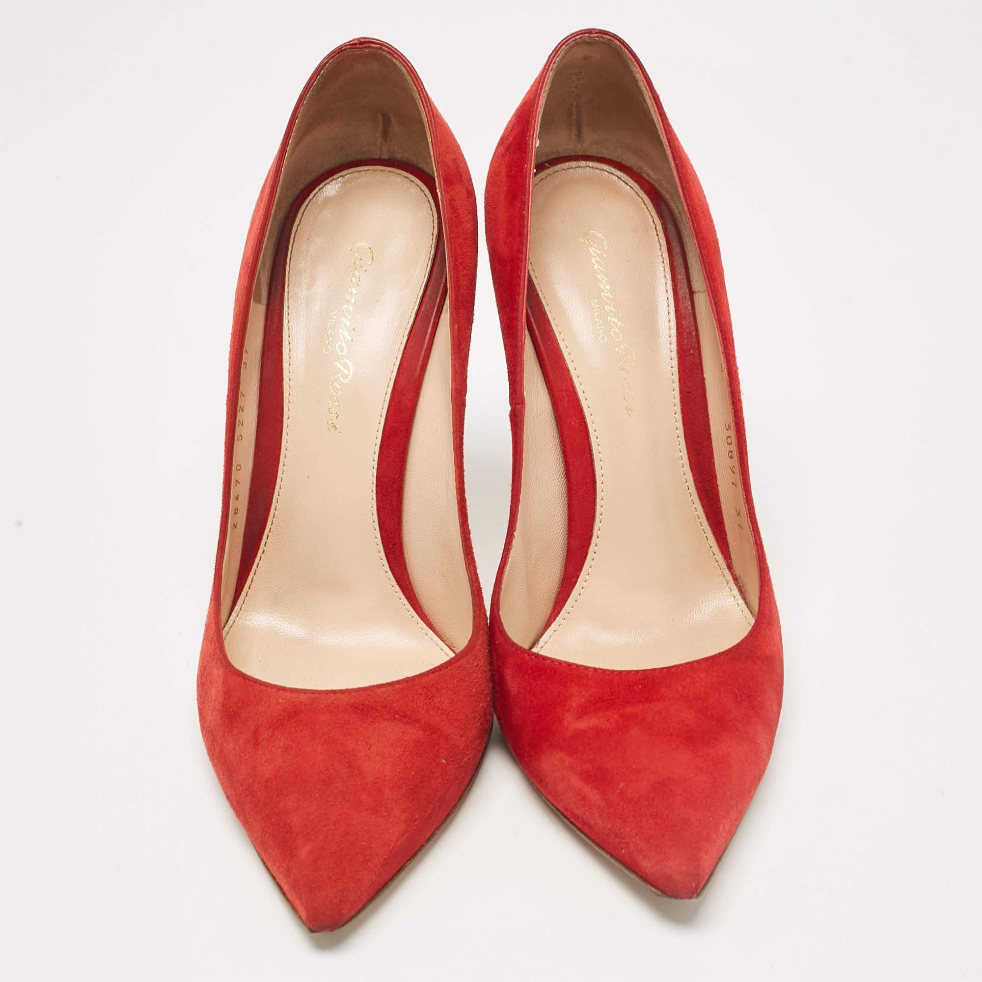 Rouge Gianvito Rossi escarpins à bout pointu en daim rouge, taille 37 en vente