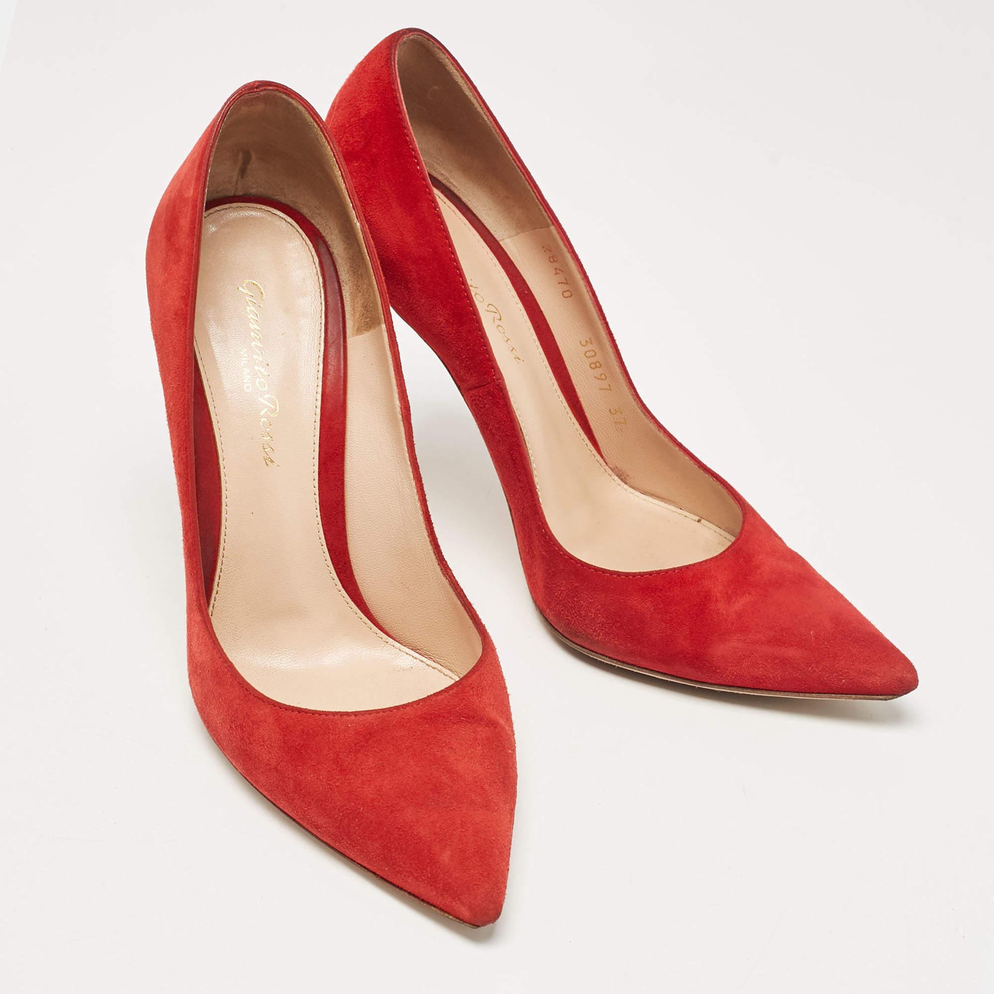 Gianvito Rossi escarpins à bout pointu en daim rouge, taille 37 Bon état - En vente à Dubai, Al Qouz 2