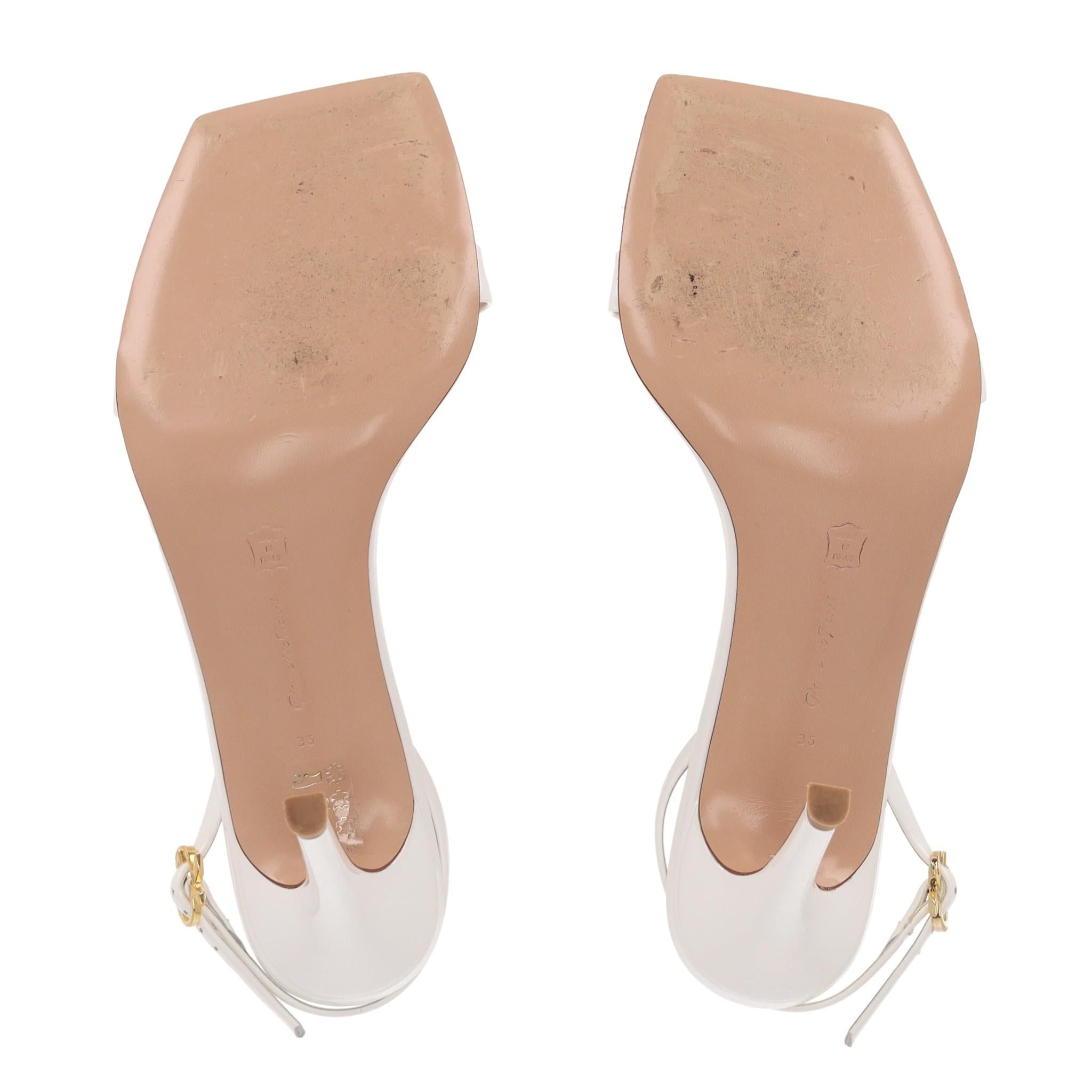 Gianvito Rossi - Sandales en cuir verni avec boucle et ruban en vente 1