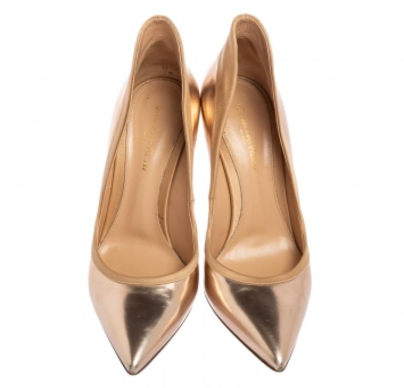 Gianvito Rossi Roségold/Beige Leder- und Wildleder-Pumps mit spitzer Zehe Größe 39 (Braun) im Angebot